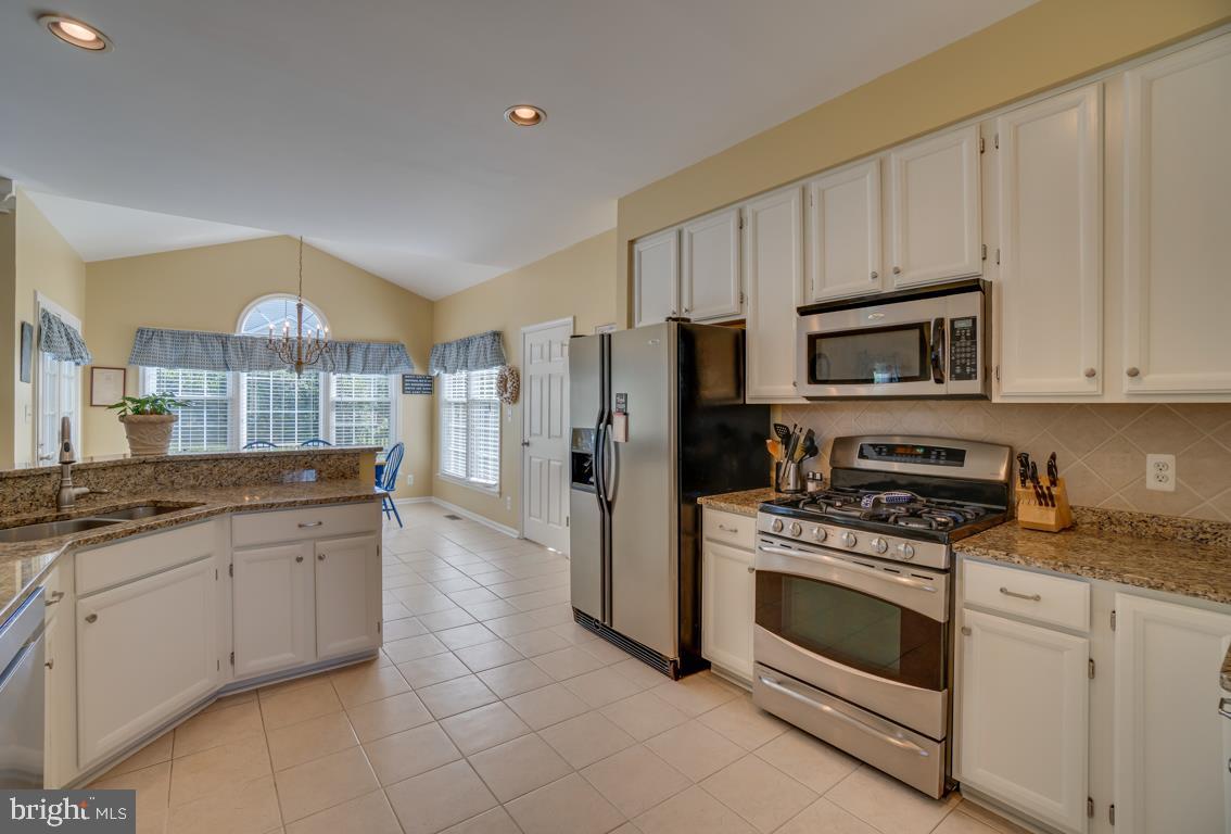 HAMPTON OAKS - Residential