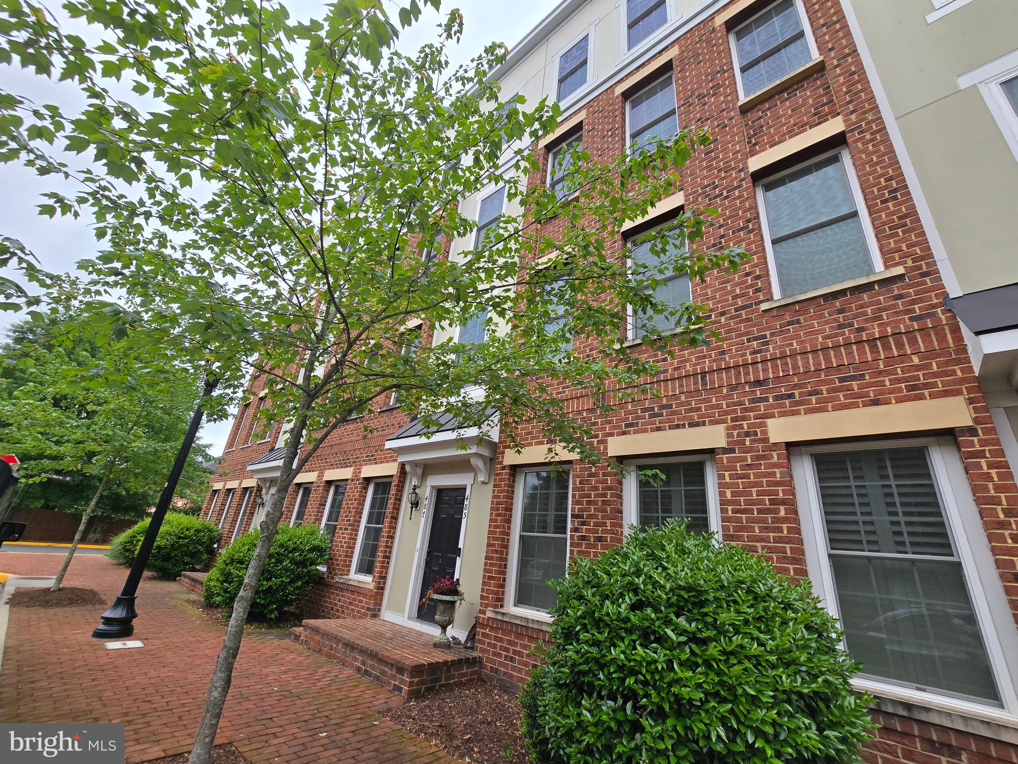 CRESCENT PLACE - Residential Lease