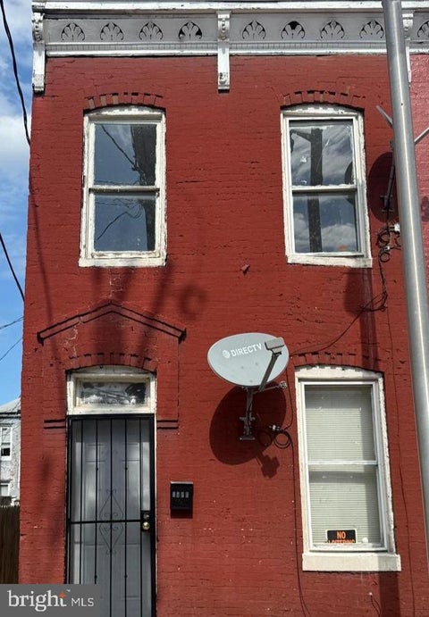 Townhouse For Sale - 1559 N Woodyear Street<br/> BALTIMORE, MD 21217