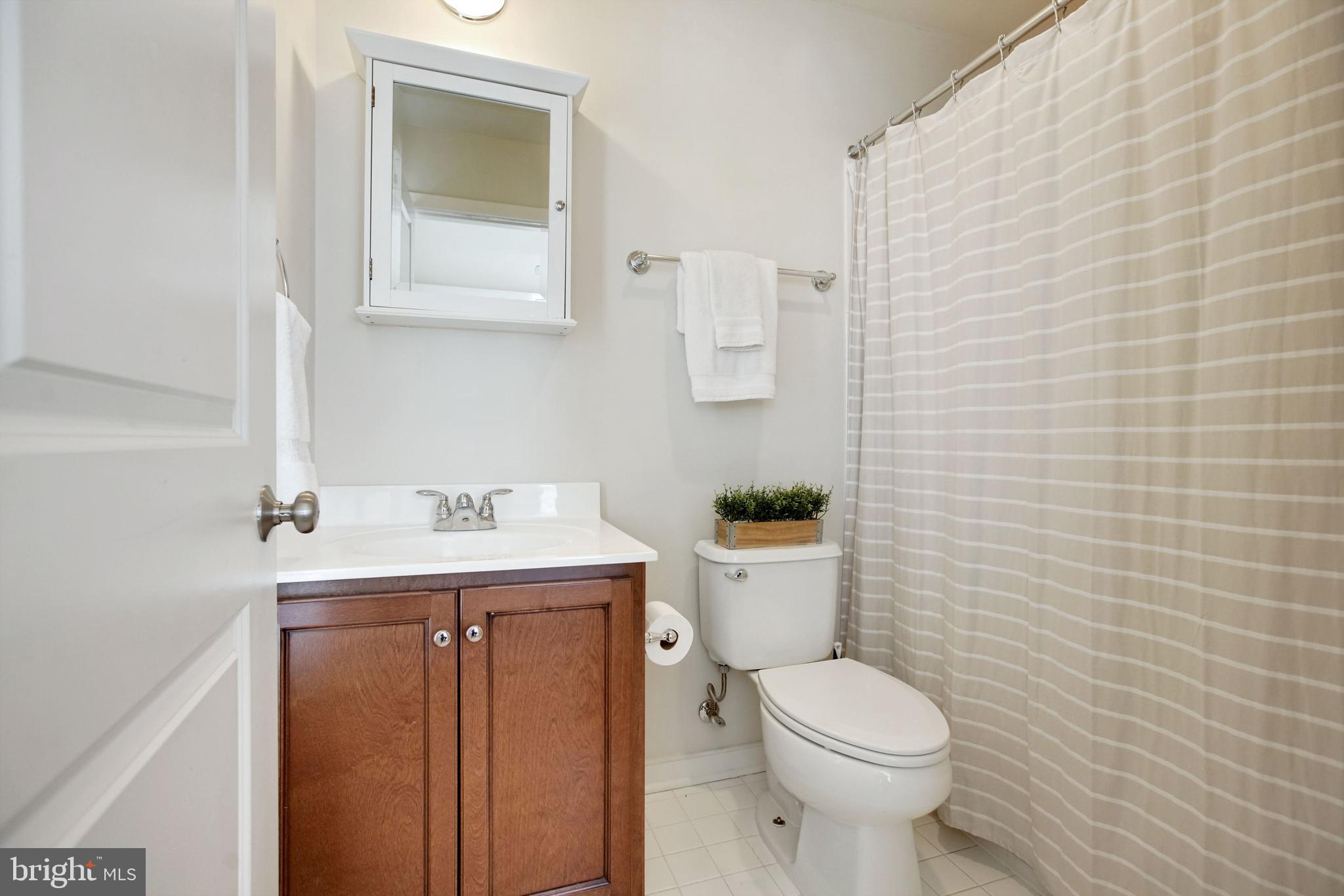 OLD TOWN COMMONS - Residential Lease