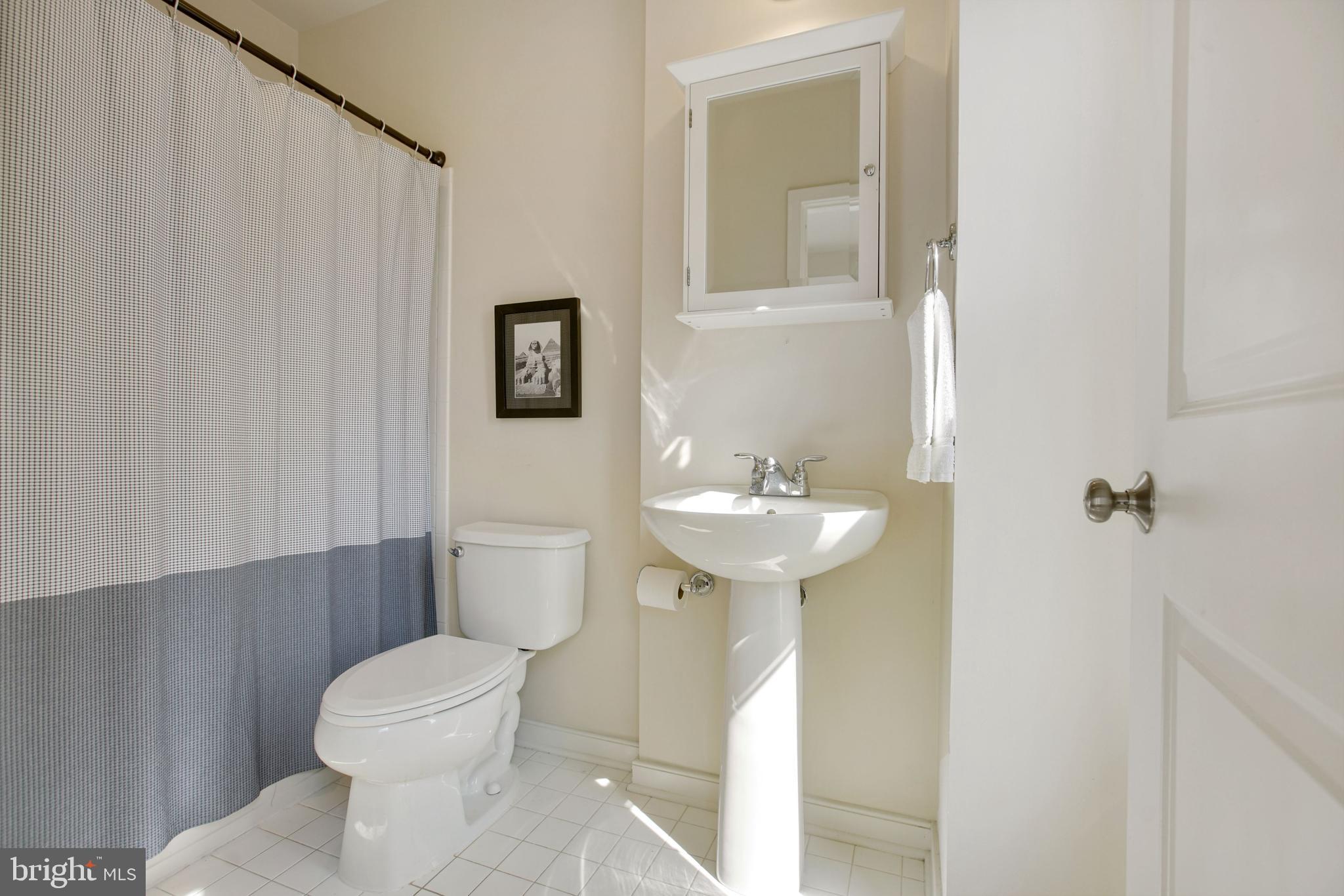 OLD TOWN COMMONS - Residential Lease