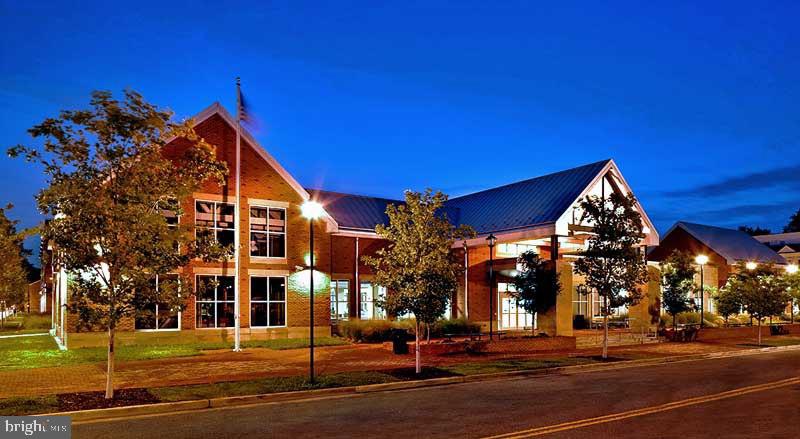 OLD TOWN COMMONS - Residential Lease