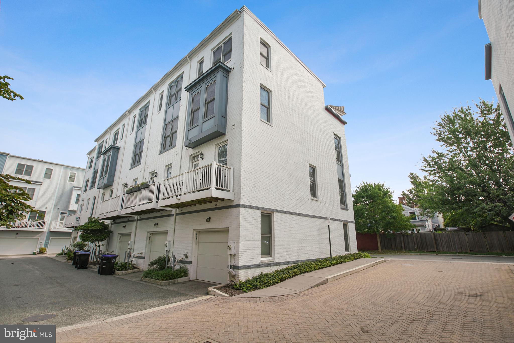 OLD TOWN COMMONS - Residential Lease