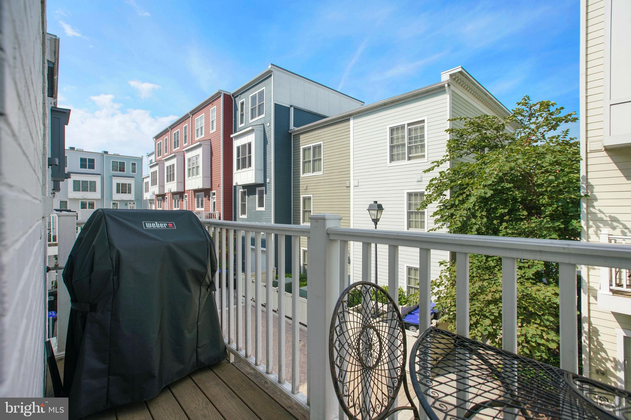 OLD TOWN COMMONS - Residential Lease