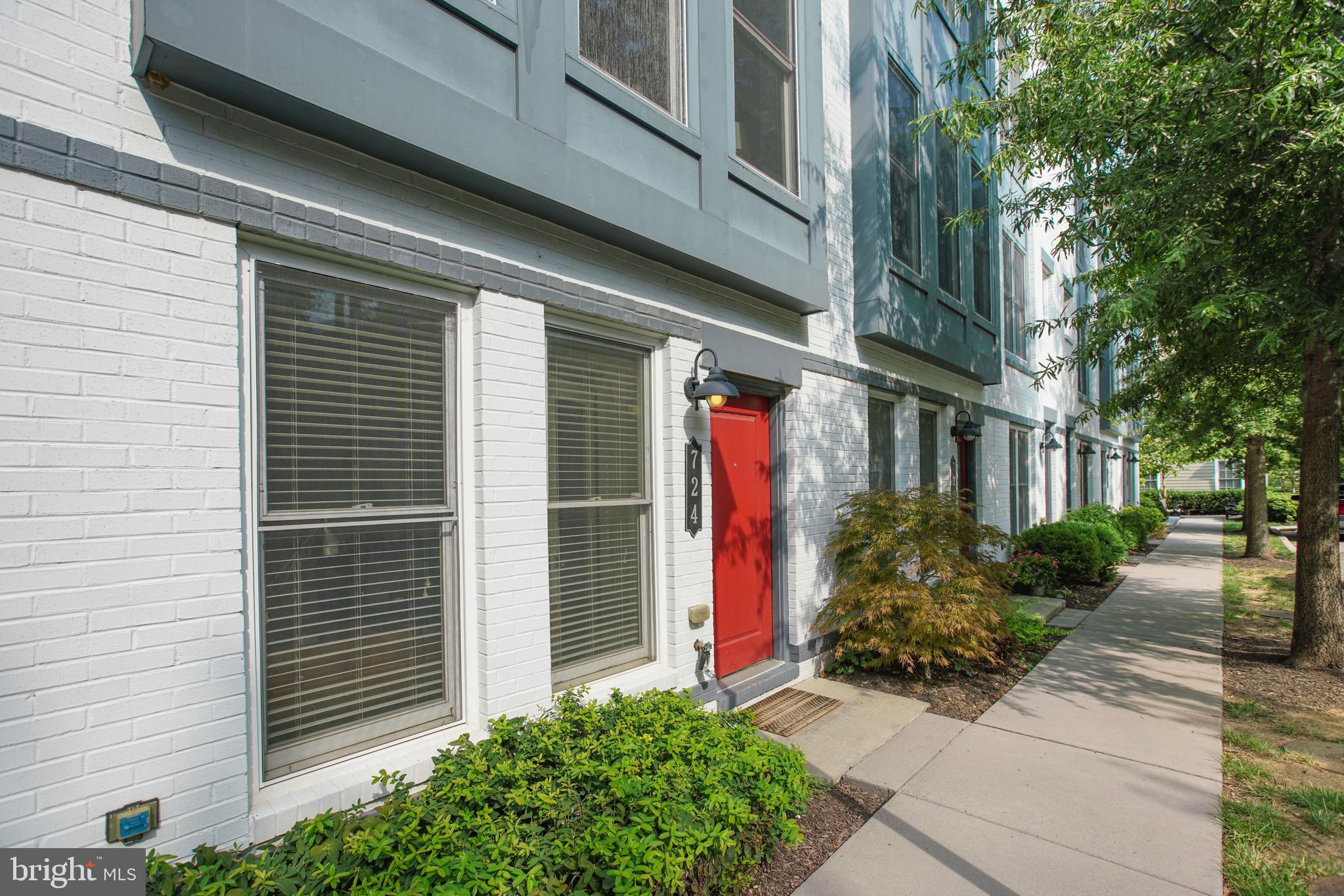 OLD TOWN COMMONS - Residential Lease