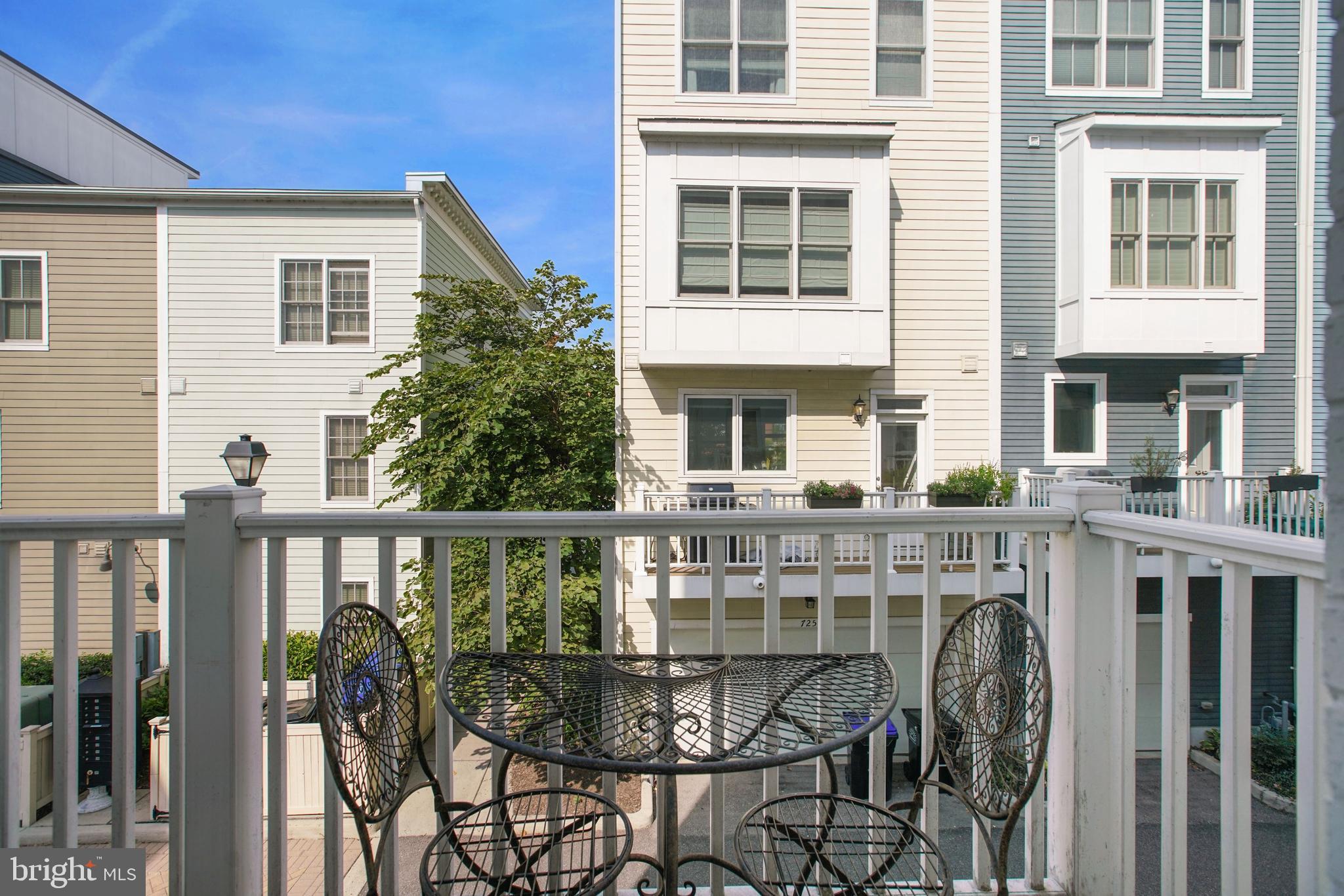 OLD TOWN COMMONS - Residential Lease