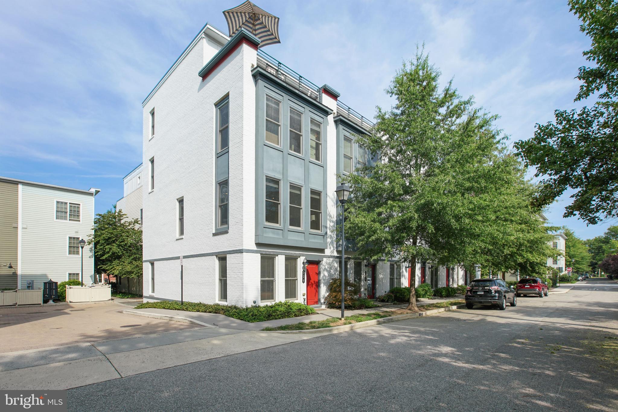 OLD TOWN COMMONS - Residential Lease