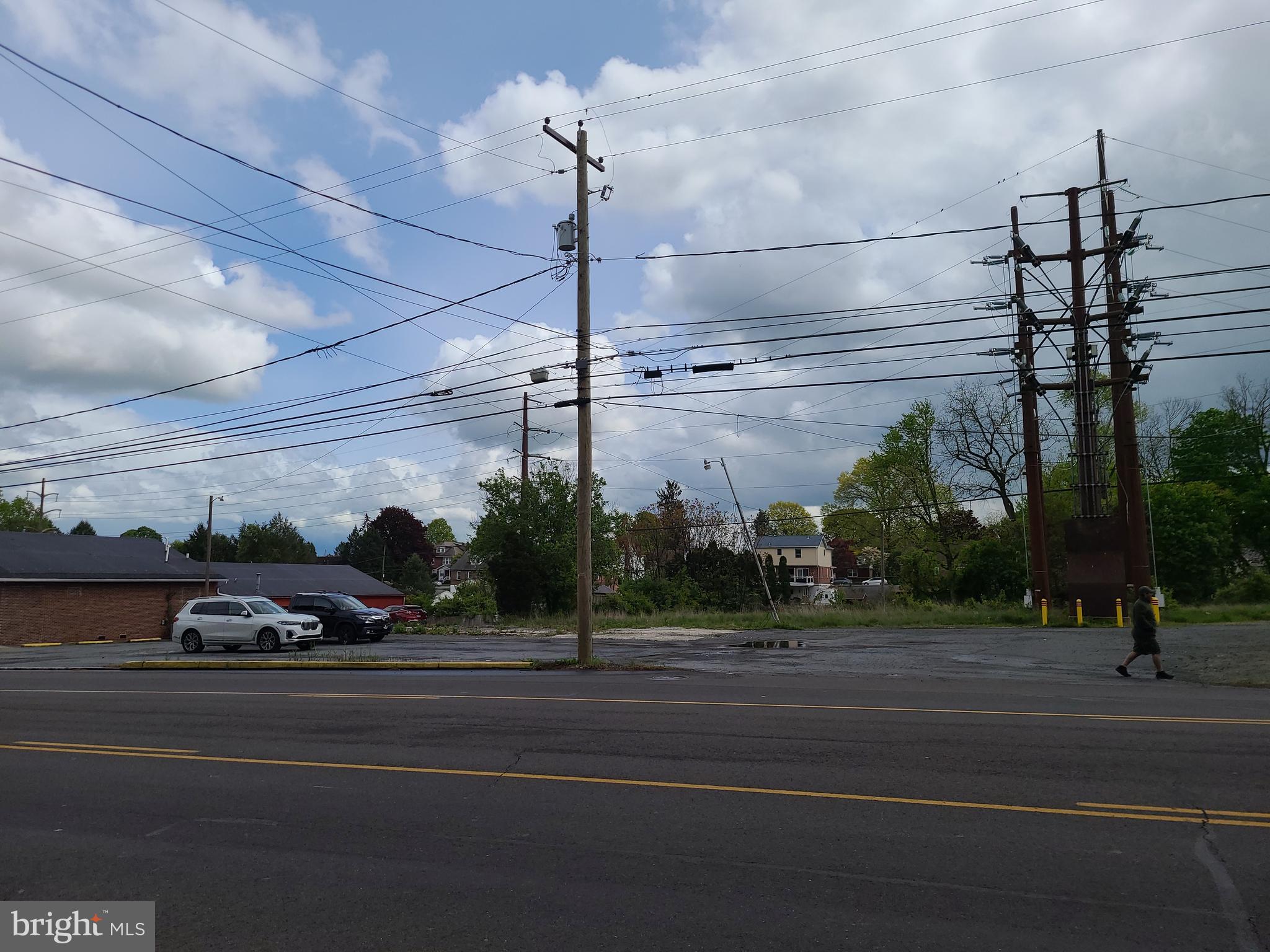 WEST LAWN - Commercial Lease