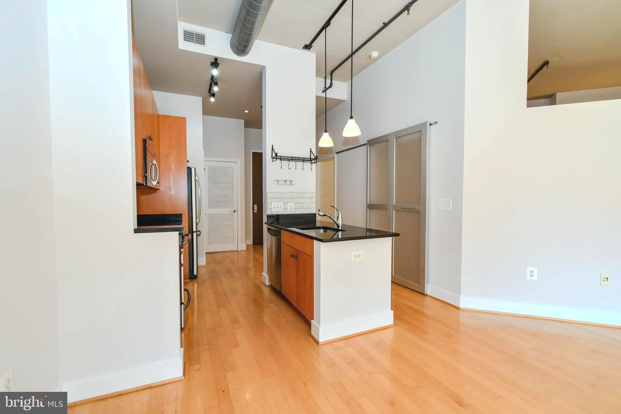 520 JOHN CARLYLE STREET 417
