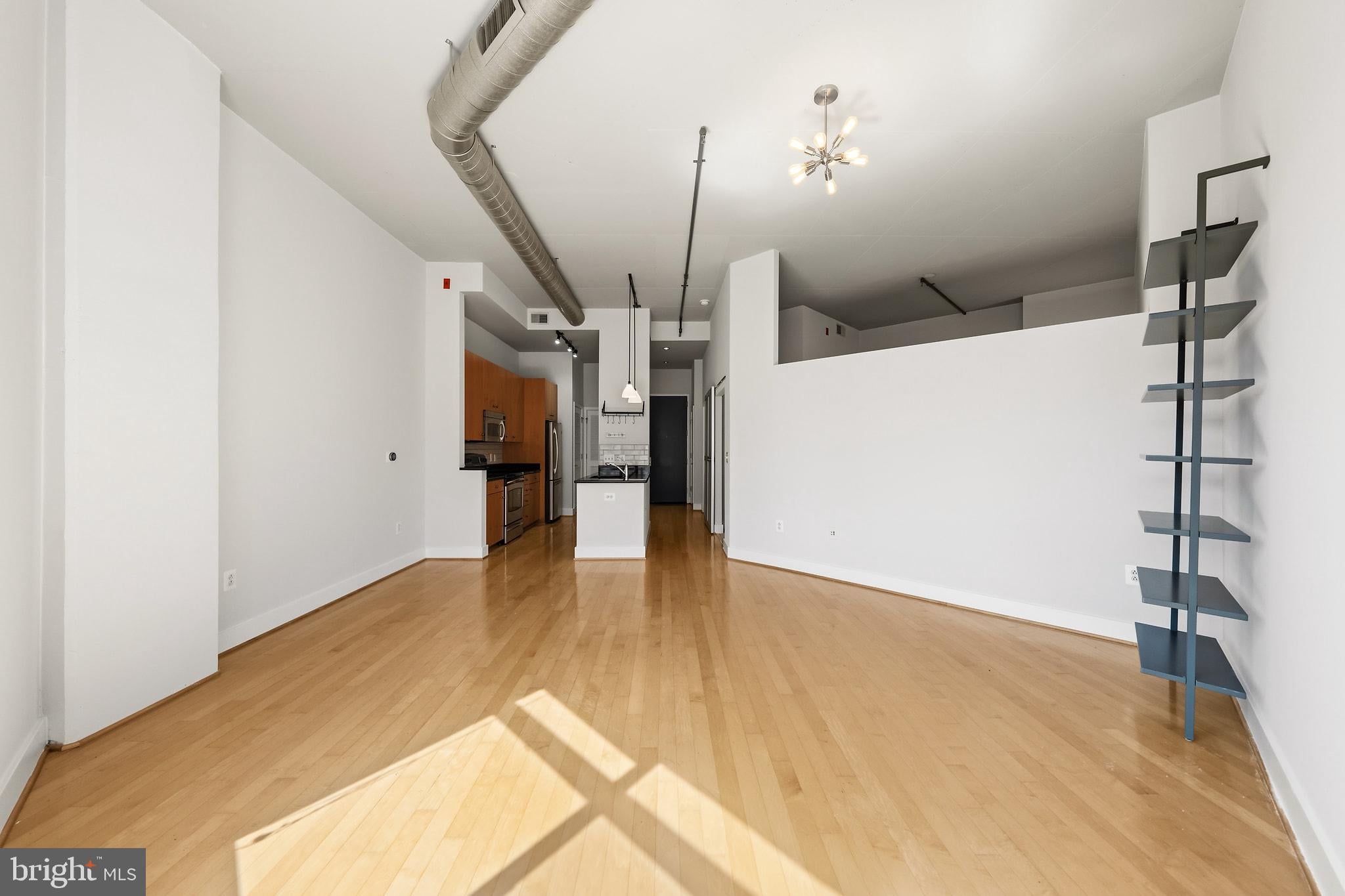 520 JOHN CARLYLE STREET 417