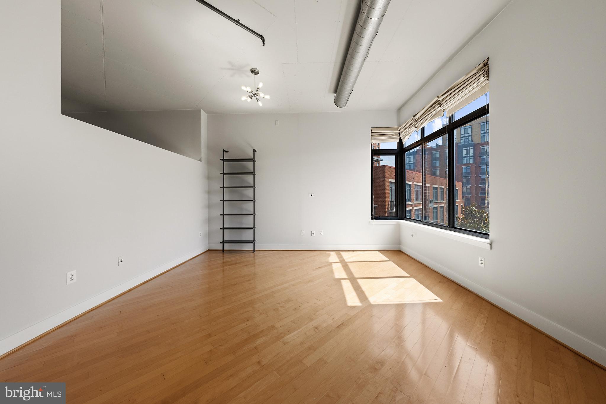 520 JOHN CARLYLE STREET 417