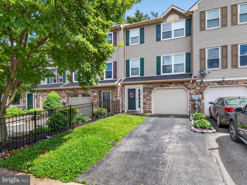 Photo of 639 Emerald Drive, LANCASTER, PA 17603 (MLS # PALA2072746)