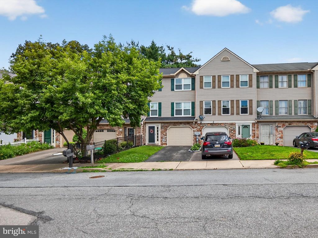 Photo of 639 Emerald Drive, LANCASTER, PA 17603 (MLS # PALA2072746)