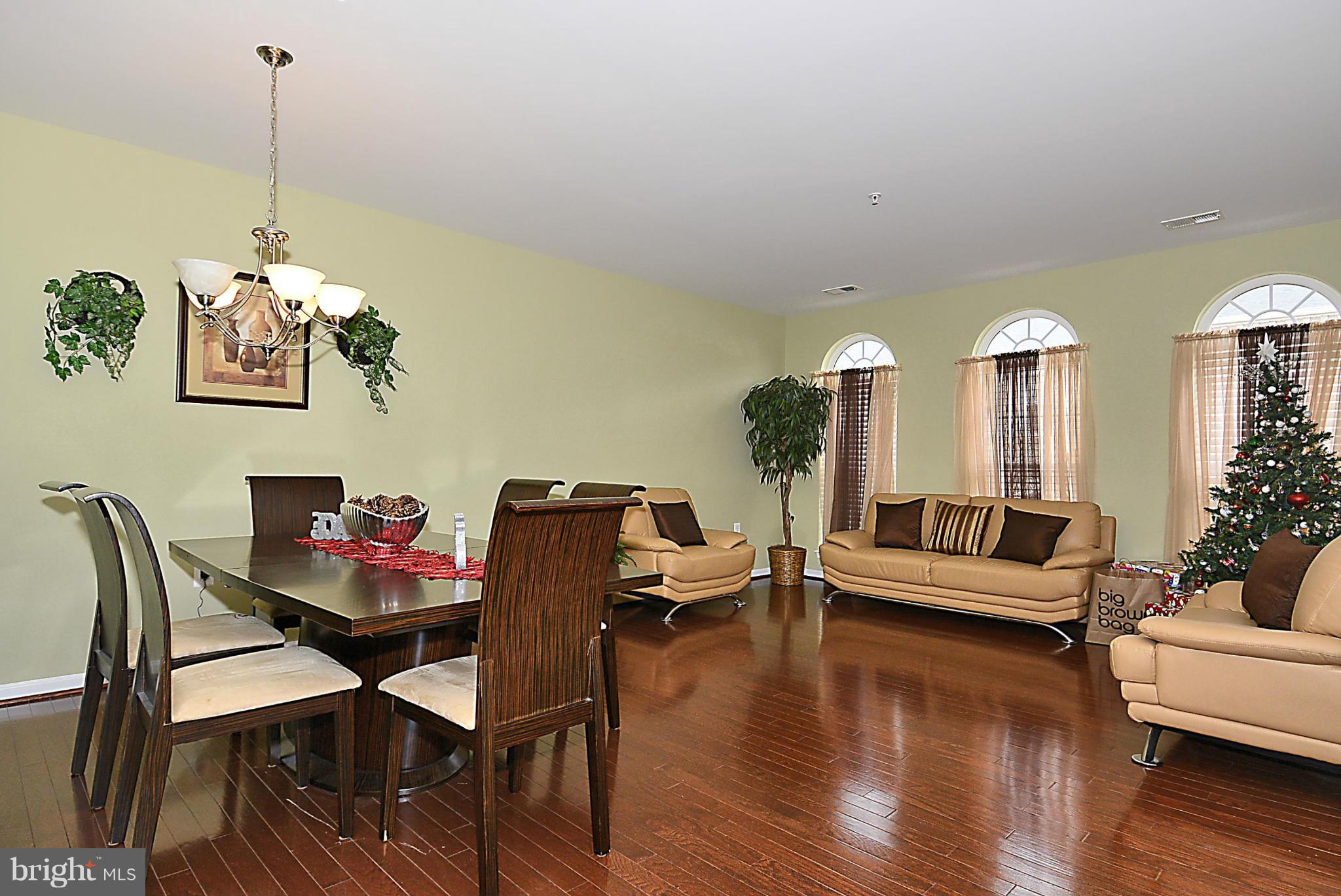 PARADISE/THE RESIDENCES - Residential Lease