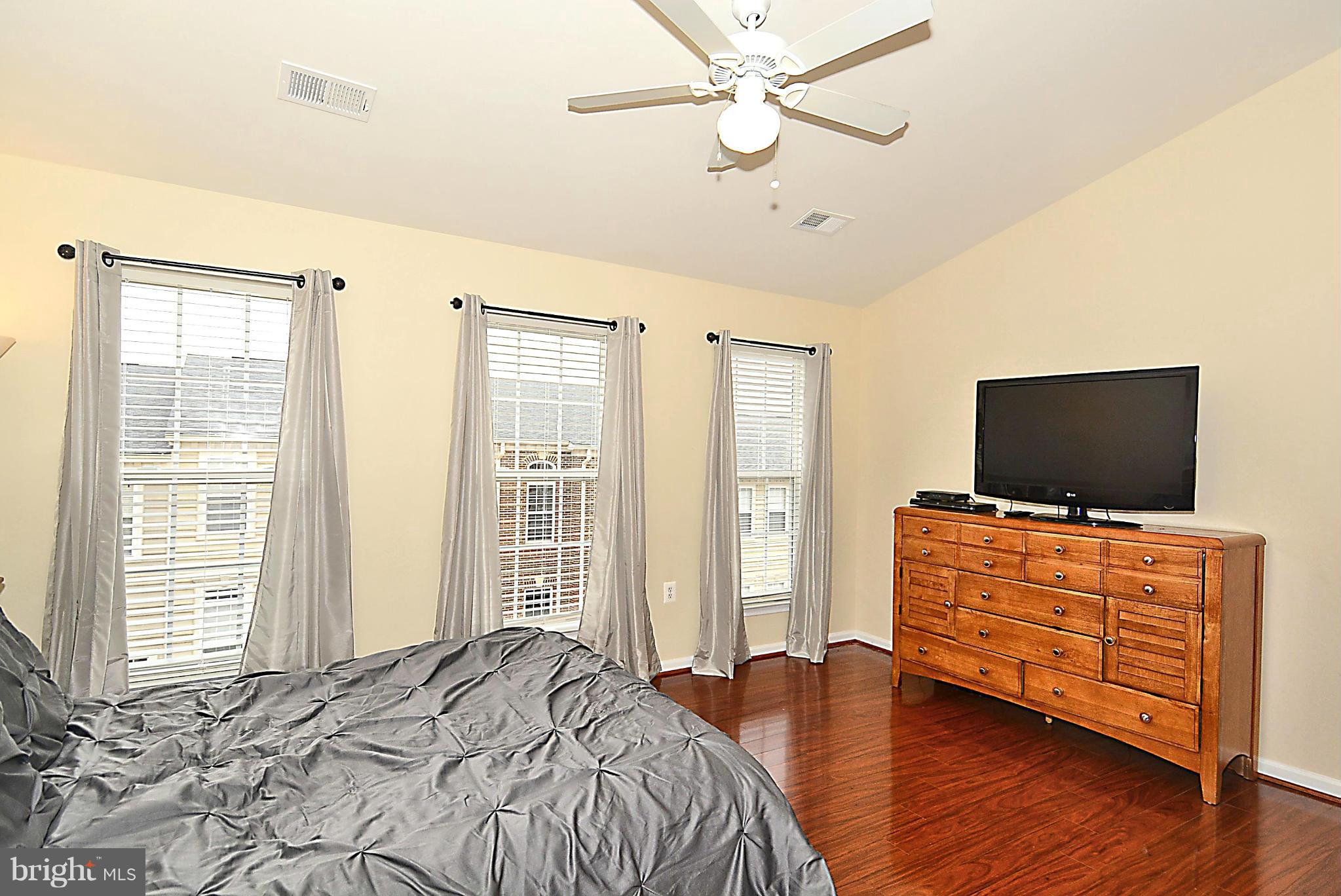 PARADISE/THE RESIDENCES - Residential Lease