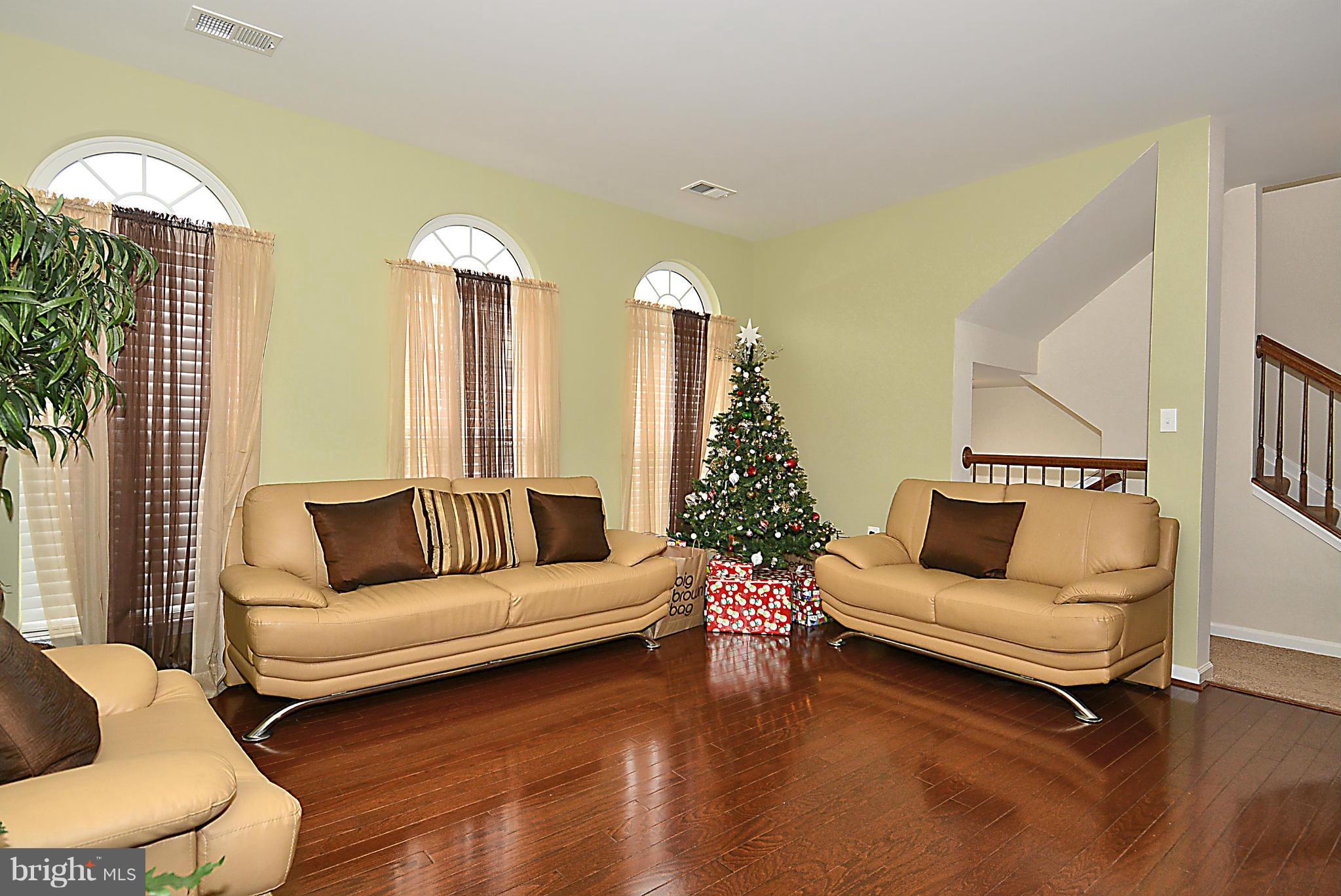 PARADISE/THE RESIDENCES - Residential Lease