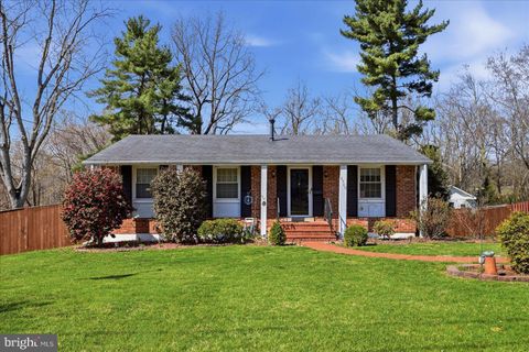 Photo of 6500 Haystack Road, ALEXANDRIA, VA 22310 (MLS # VAFX2304522)
