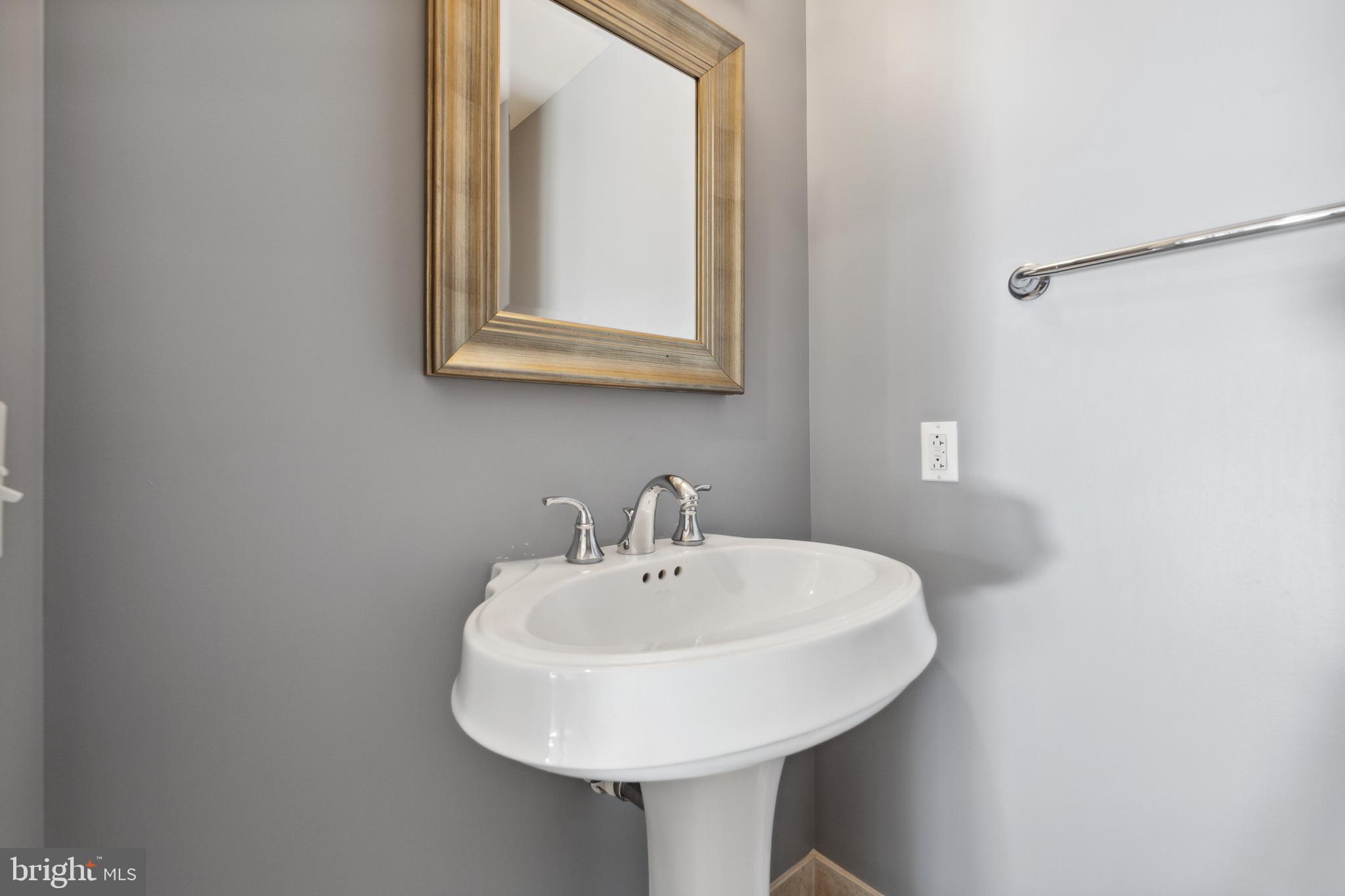 ONE PARK CREST CONDOMINIUM - Residential