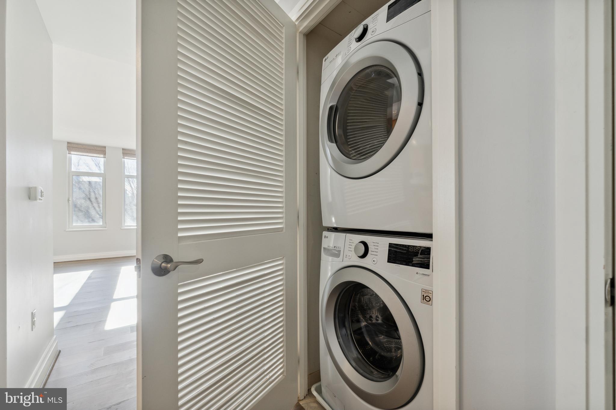 ONE PARK CREST CONDOMINIUM - Residential