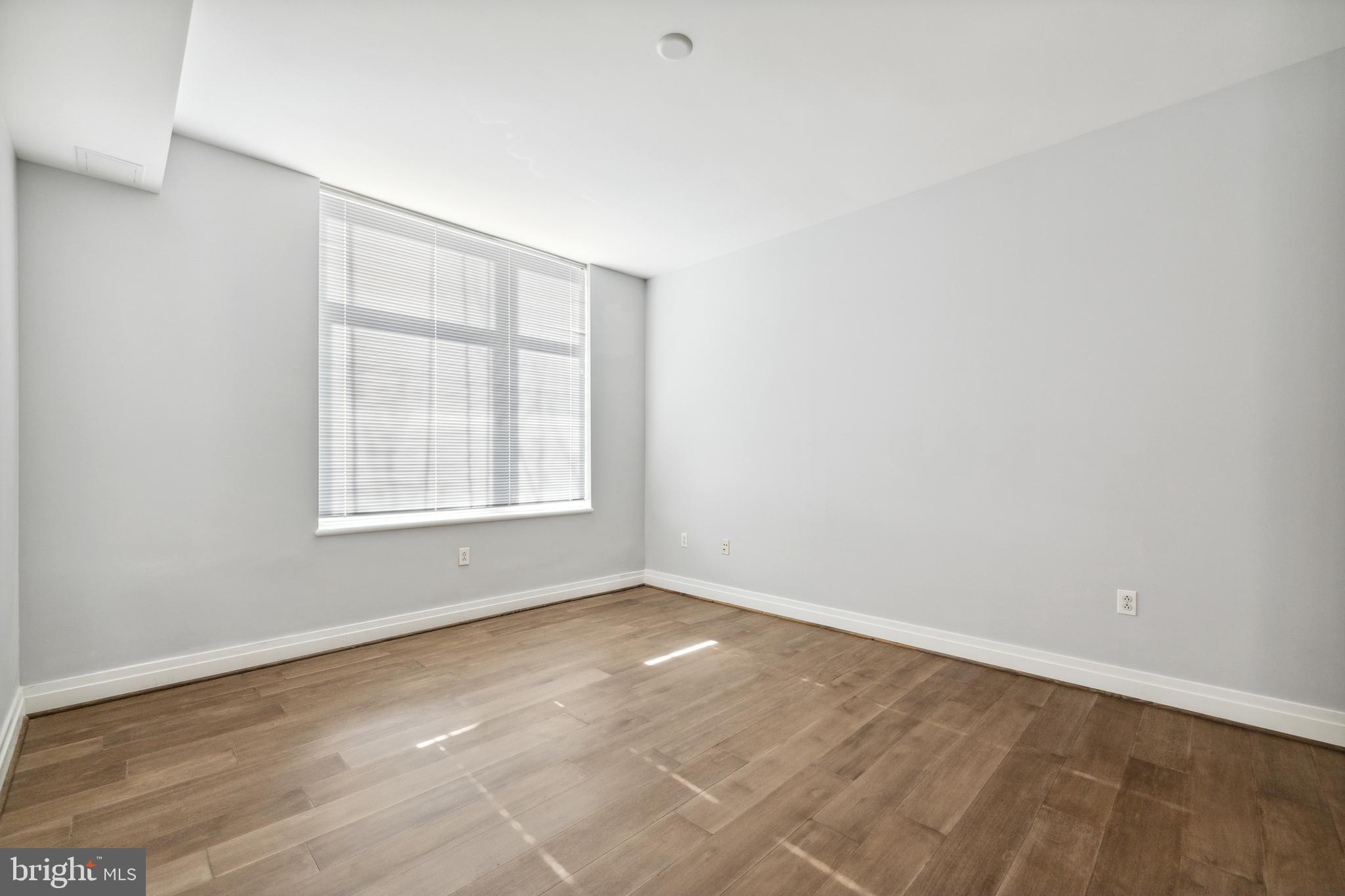 ONE PARK CREST CONDOMINIUM - Residential