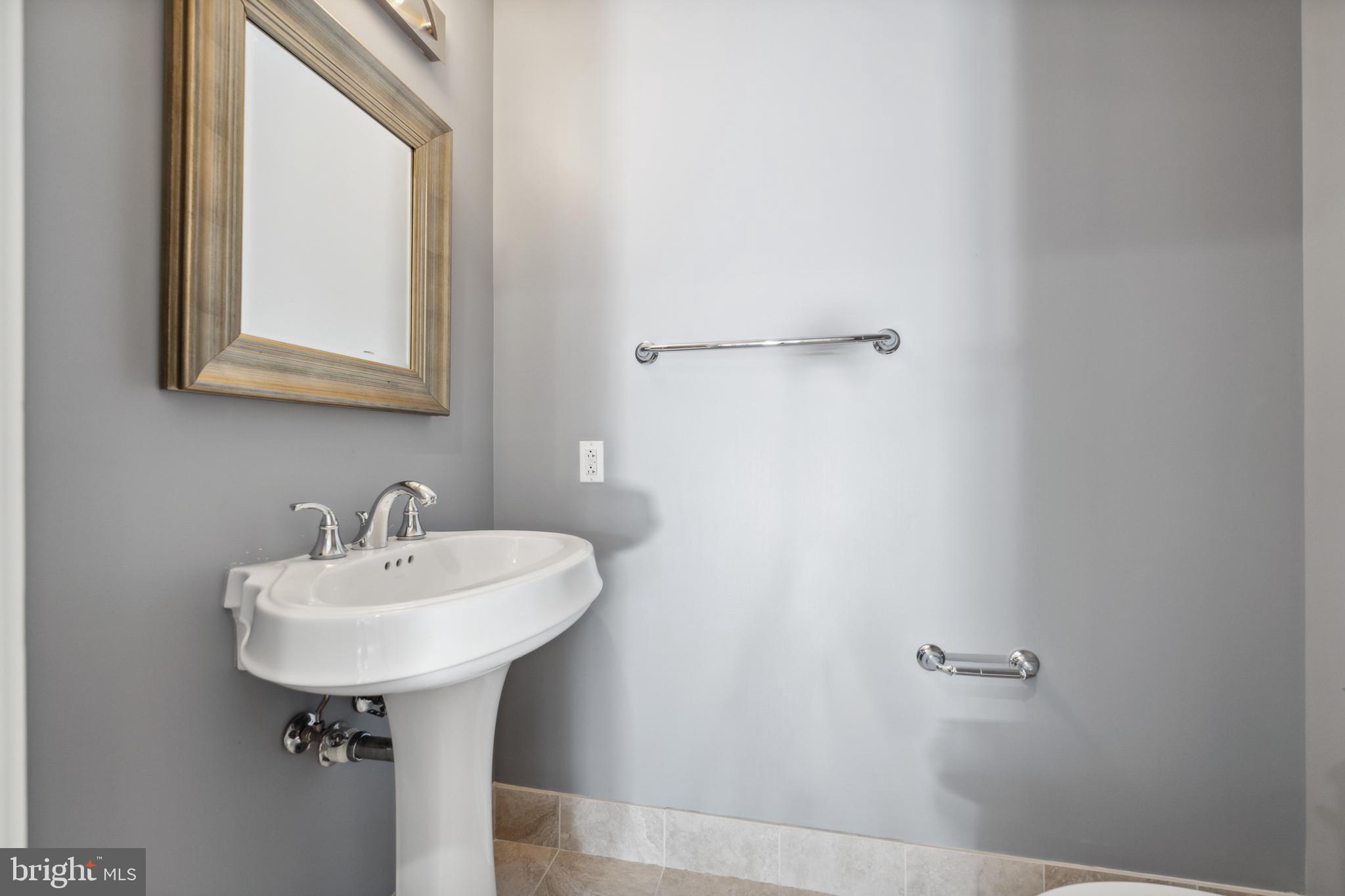 ONE PARK CREST CONDOMINIUM - Residential