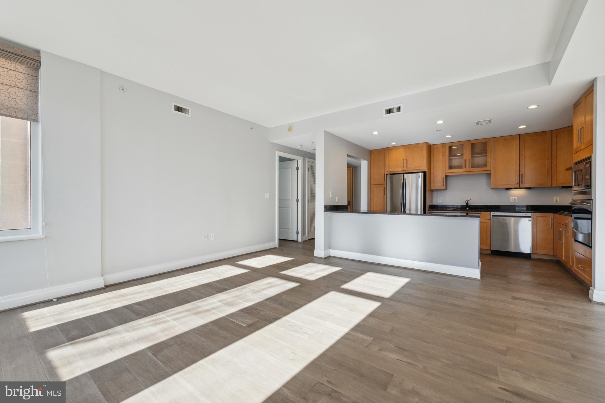 ONE PARK CREST CONDOMINIUM - Residential