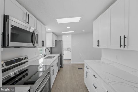 402 BOONES DRIVE LOTHIAN MD 20711