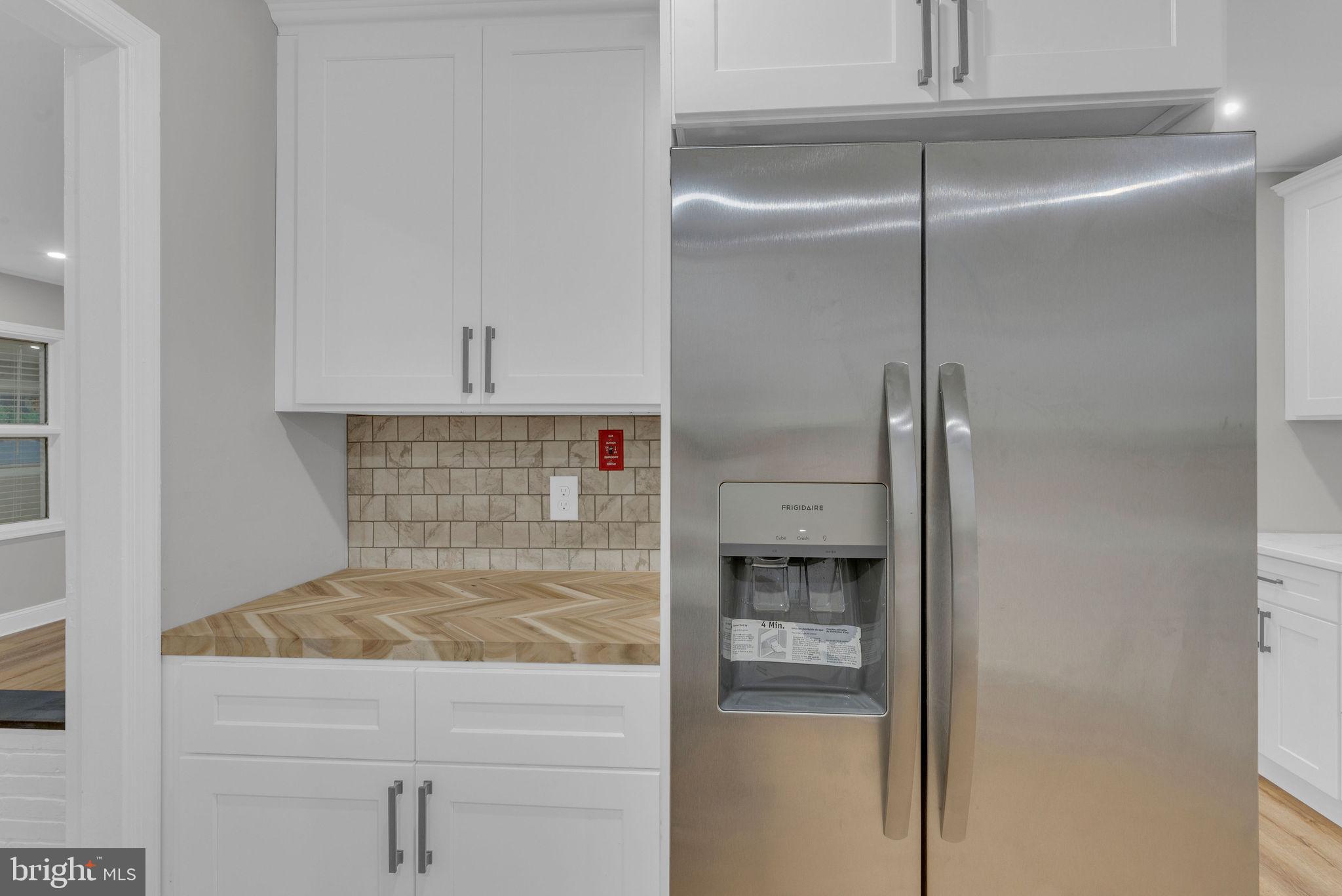 SNOWBALL GATE - Residential