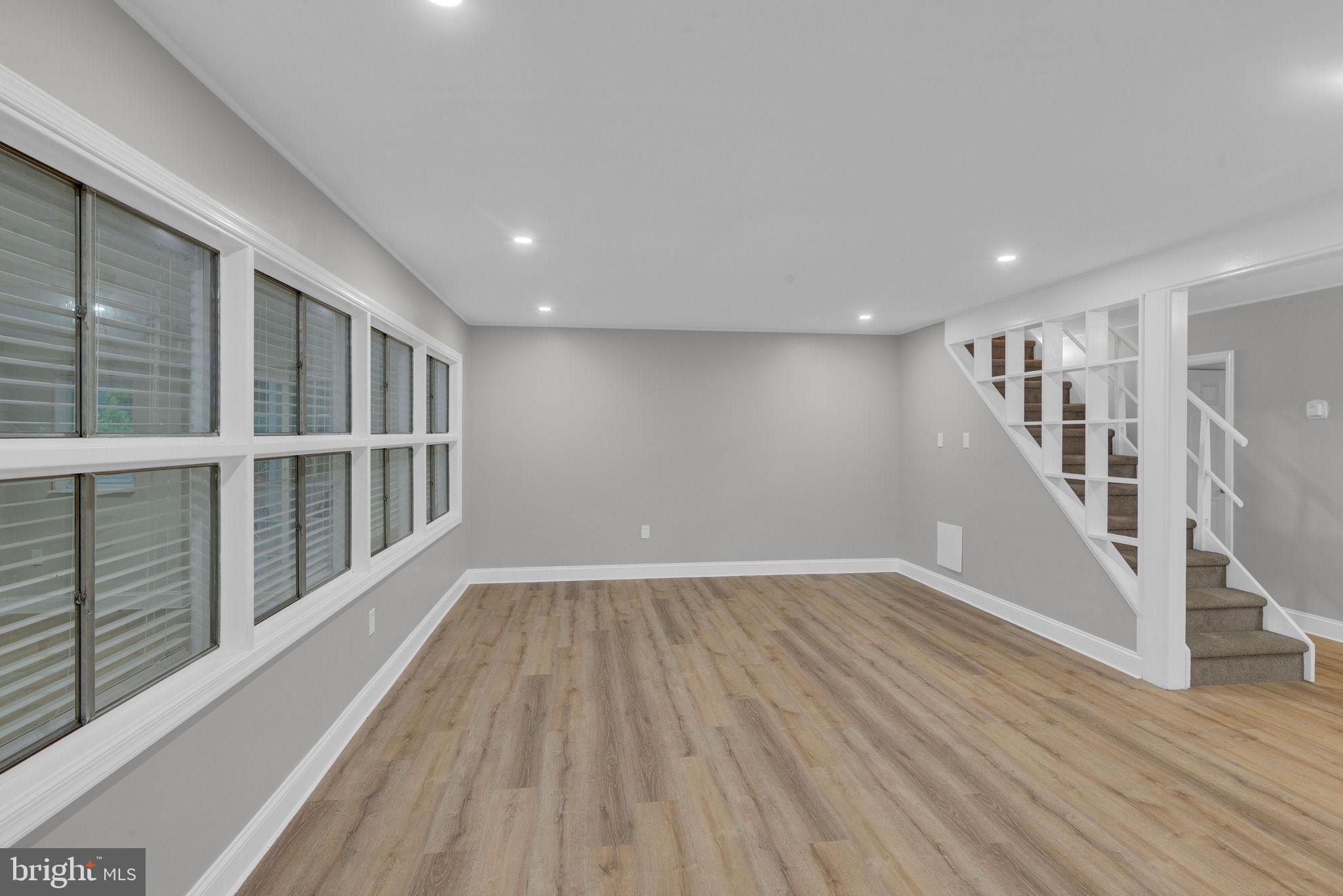 SNOWBALL GATE - Residential