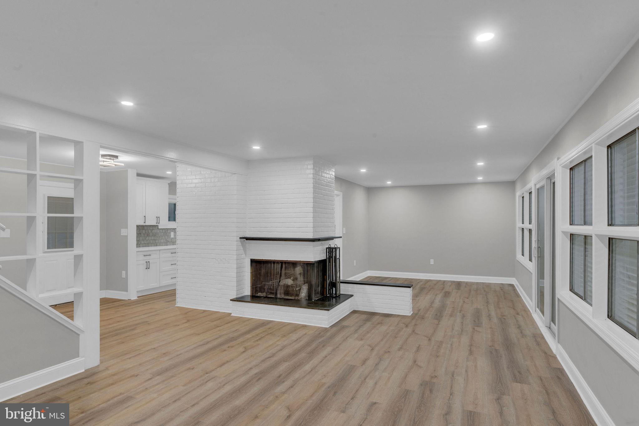 SNOWBALL GATE - Residential