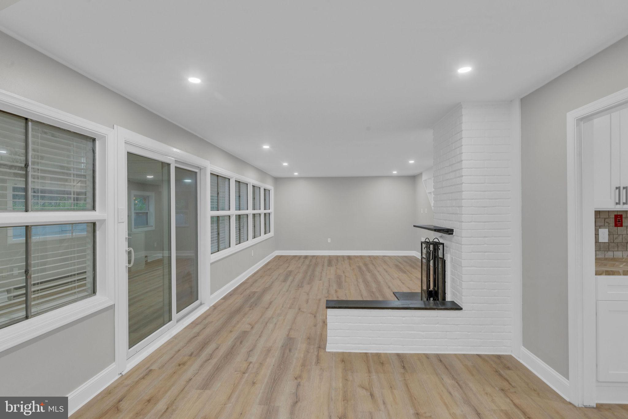 SNOWBALL GATE - Residential