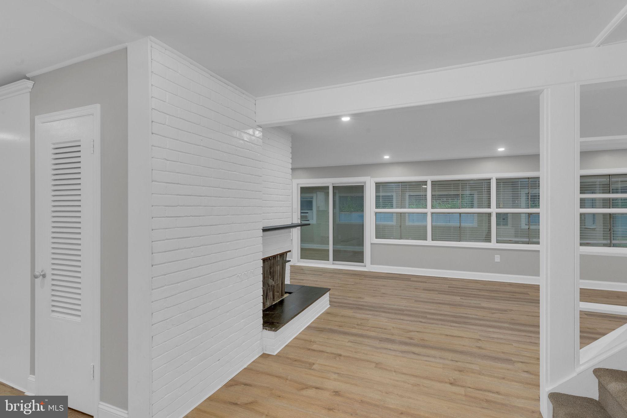 SNOWBALL GATE - Residential