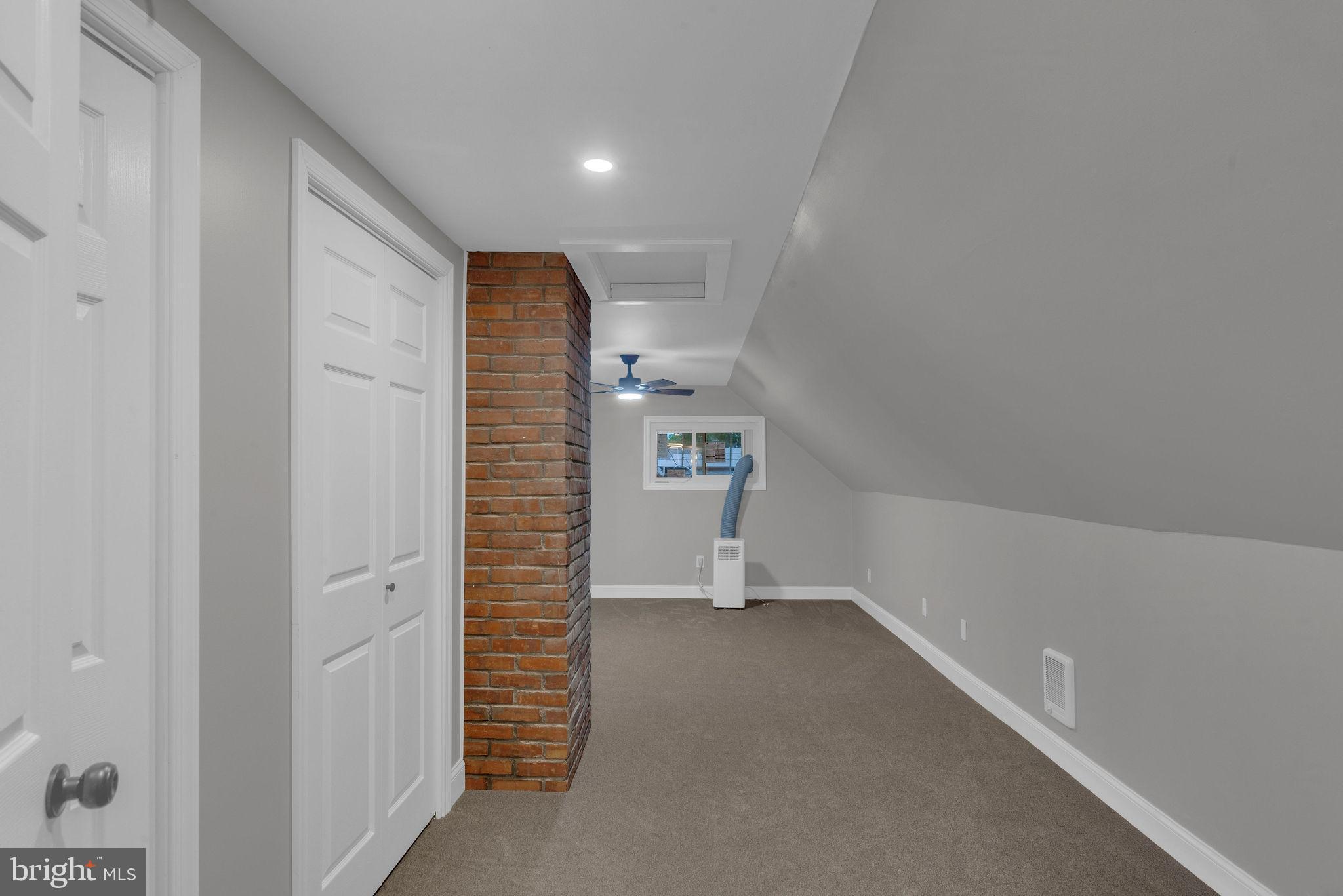 SNOWBALL GATE - Residential