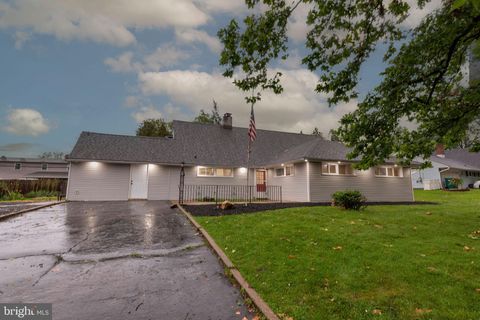 283 SNOWBALL DRIVE LEVITTOWN PA 19056