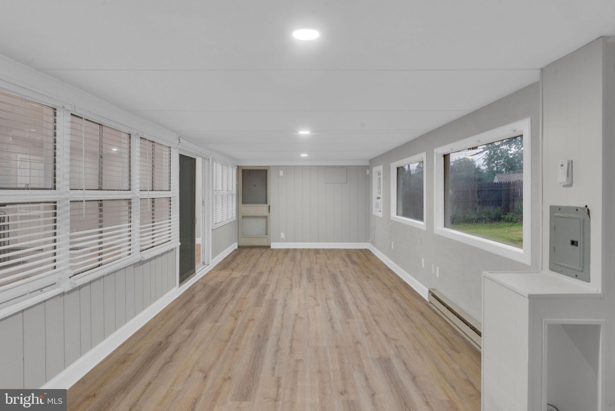 SNOWBALL GATE - Residential