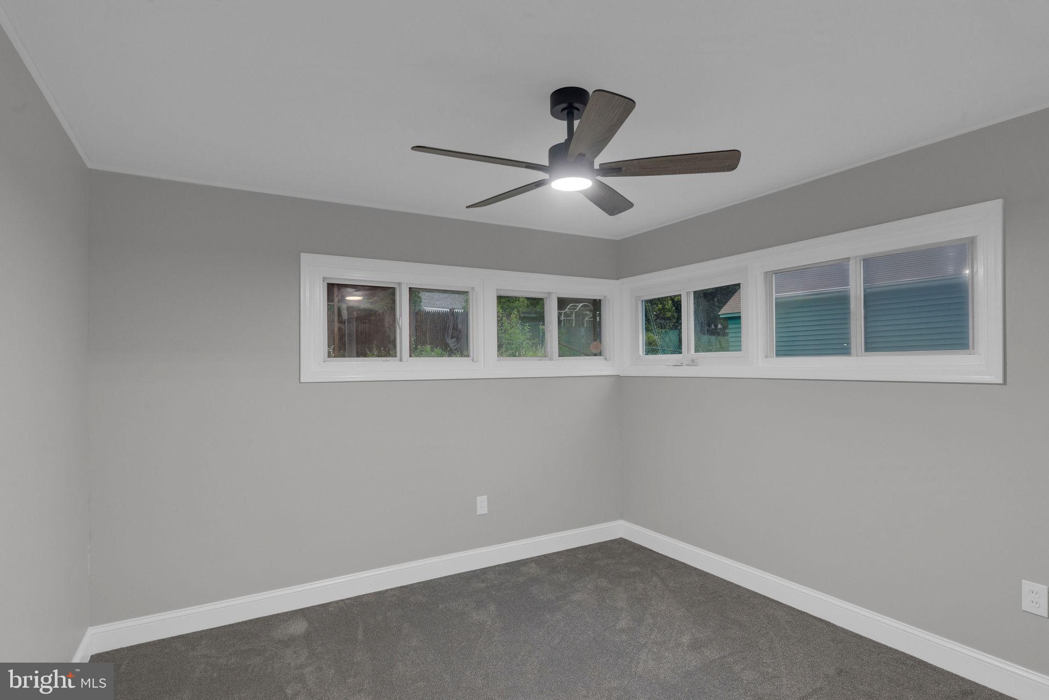 SNOWBALL GATE - Residential