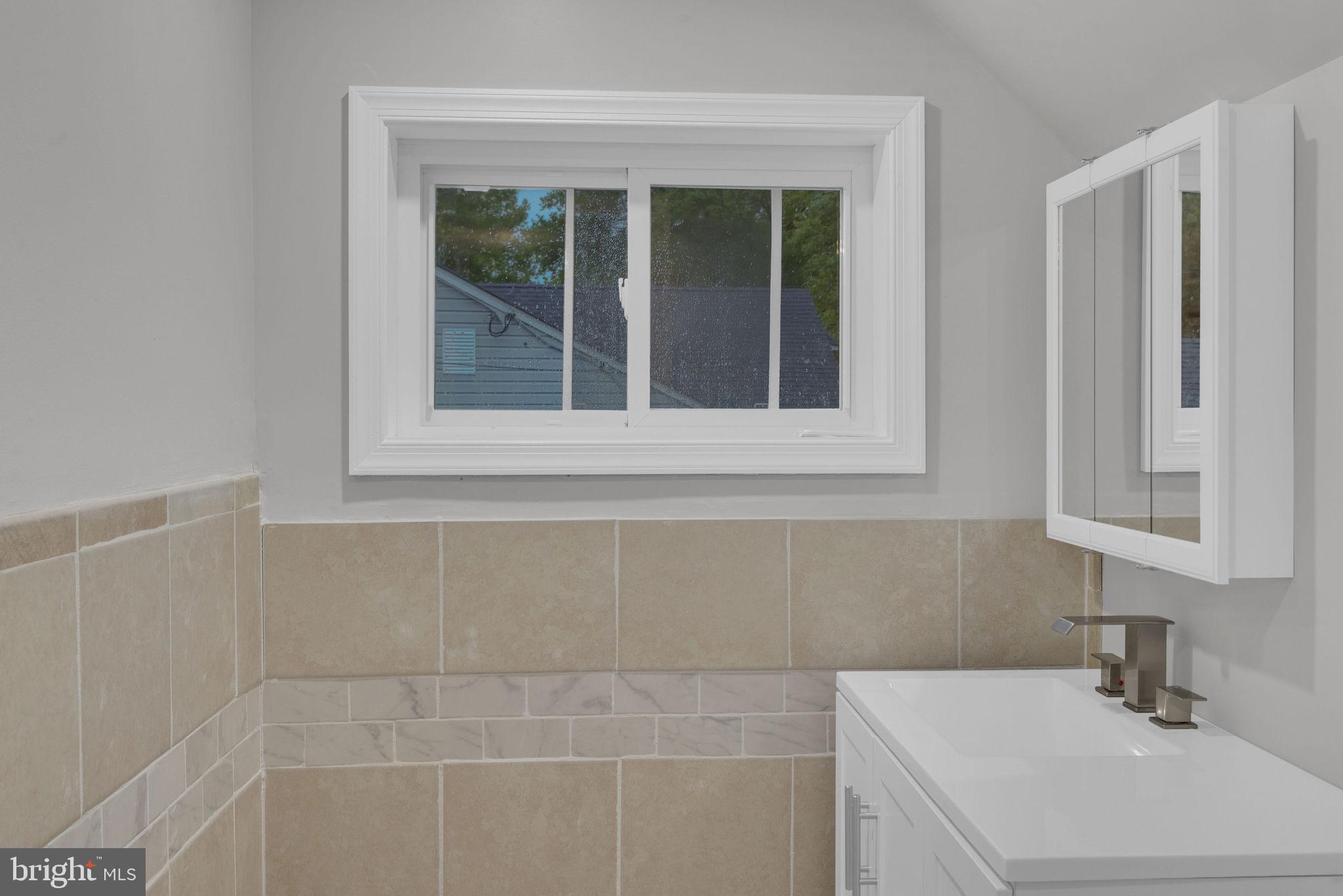 SNOWBALL GATE - Residential