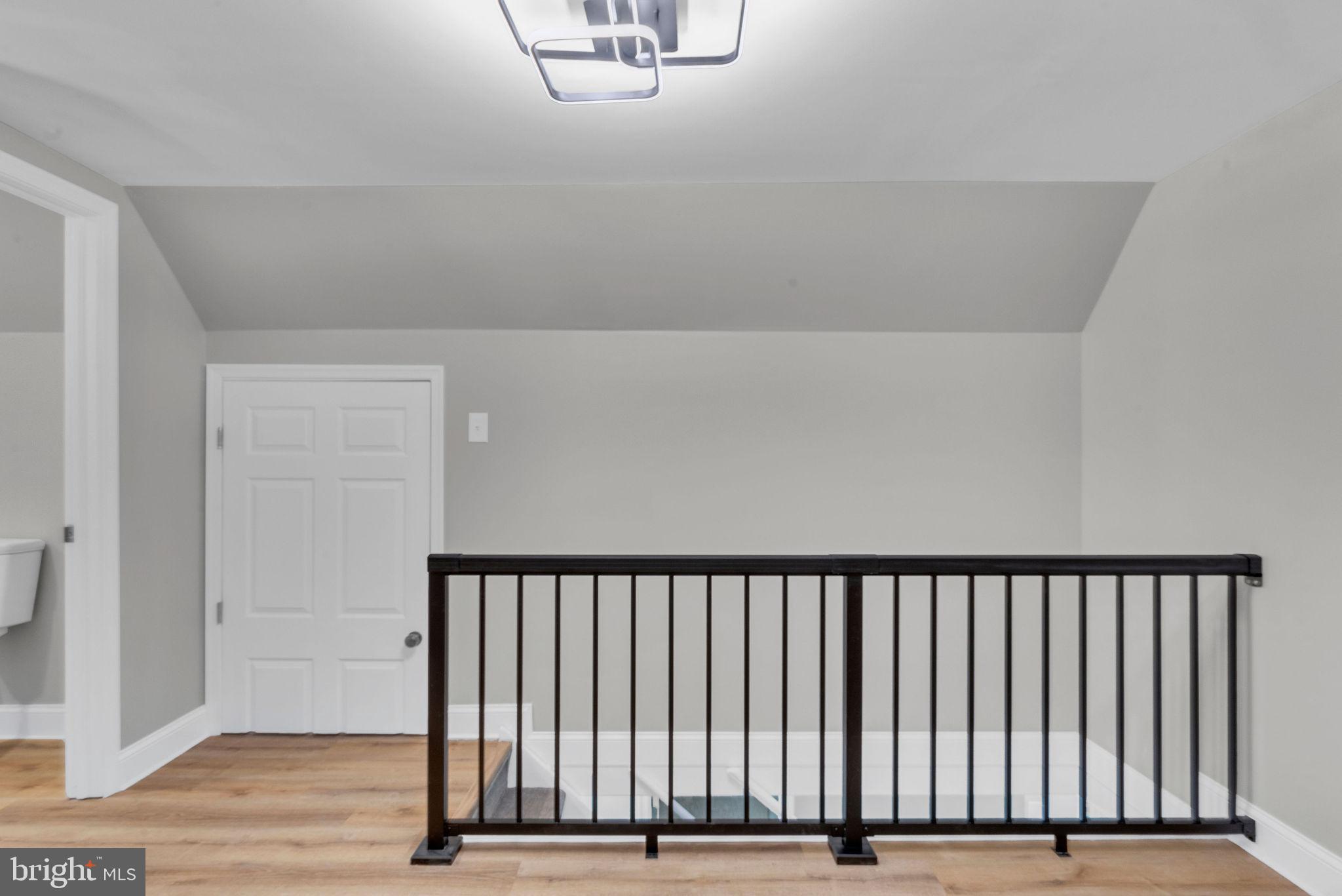 SNOWBALL GATE - Residential