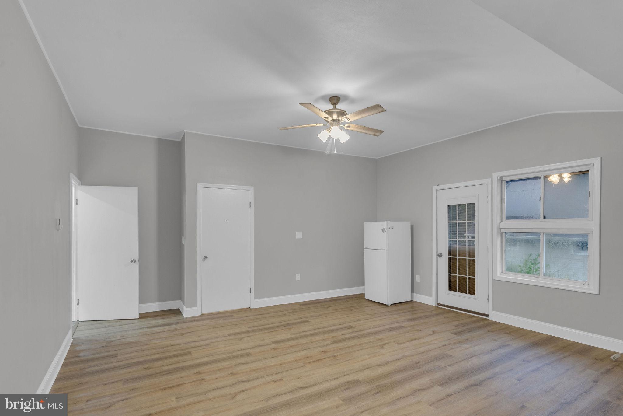 SNOWBALL GATE - Residential