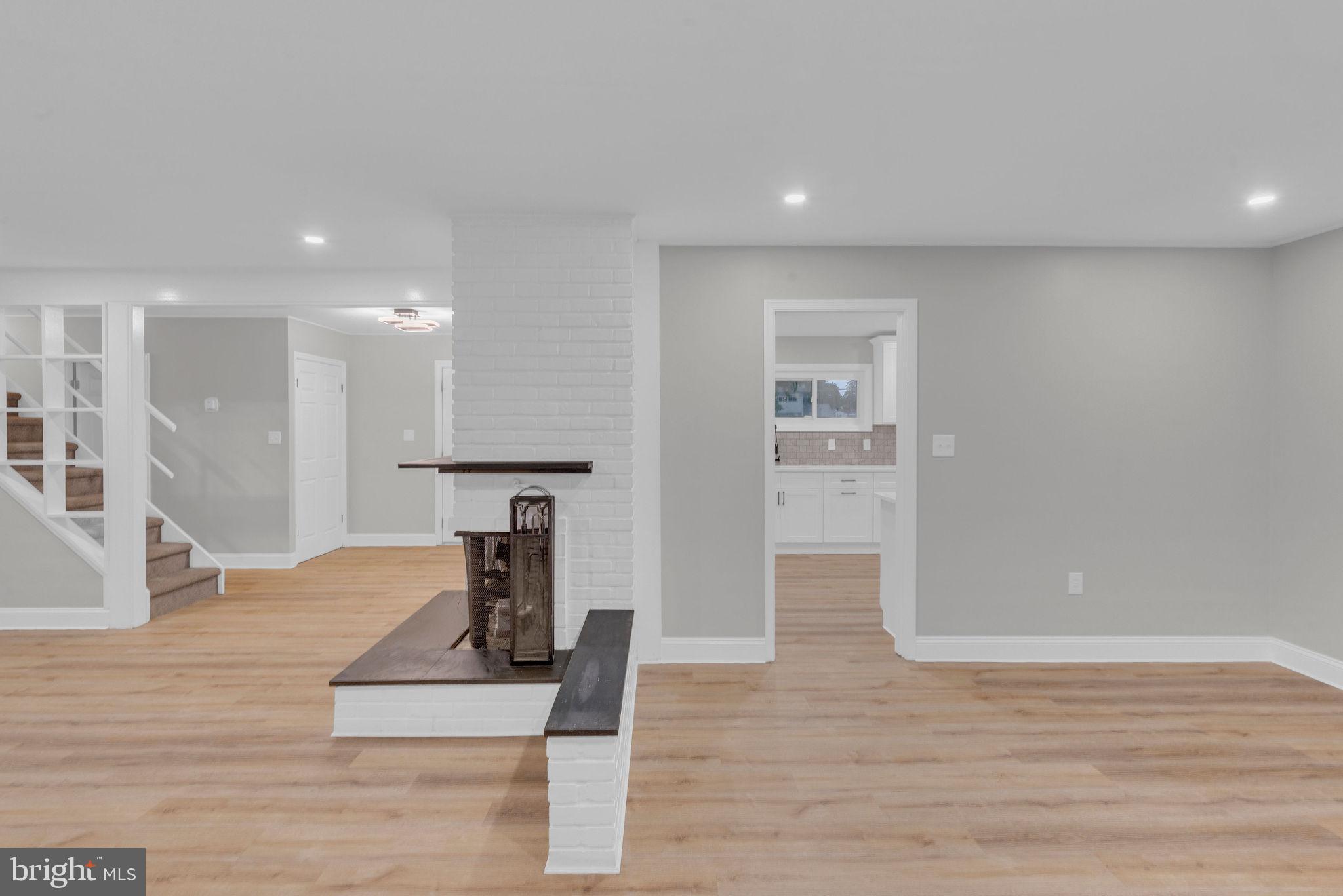 SNOWBALL GATE - Residential