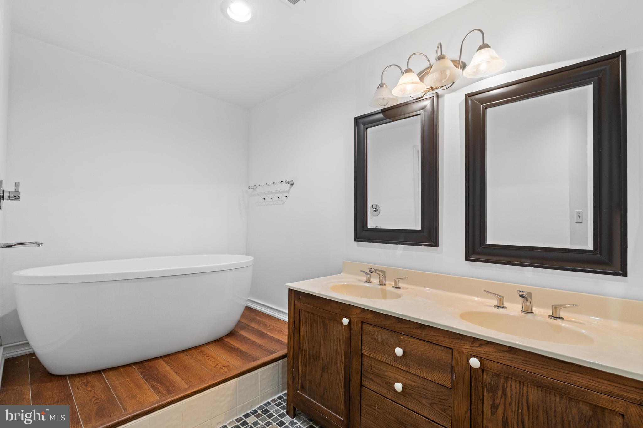 BARRINGTON POINTE CONDOS - Residential