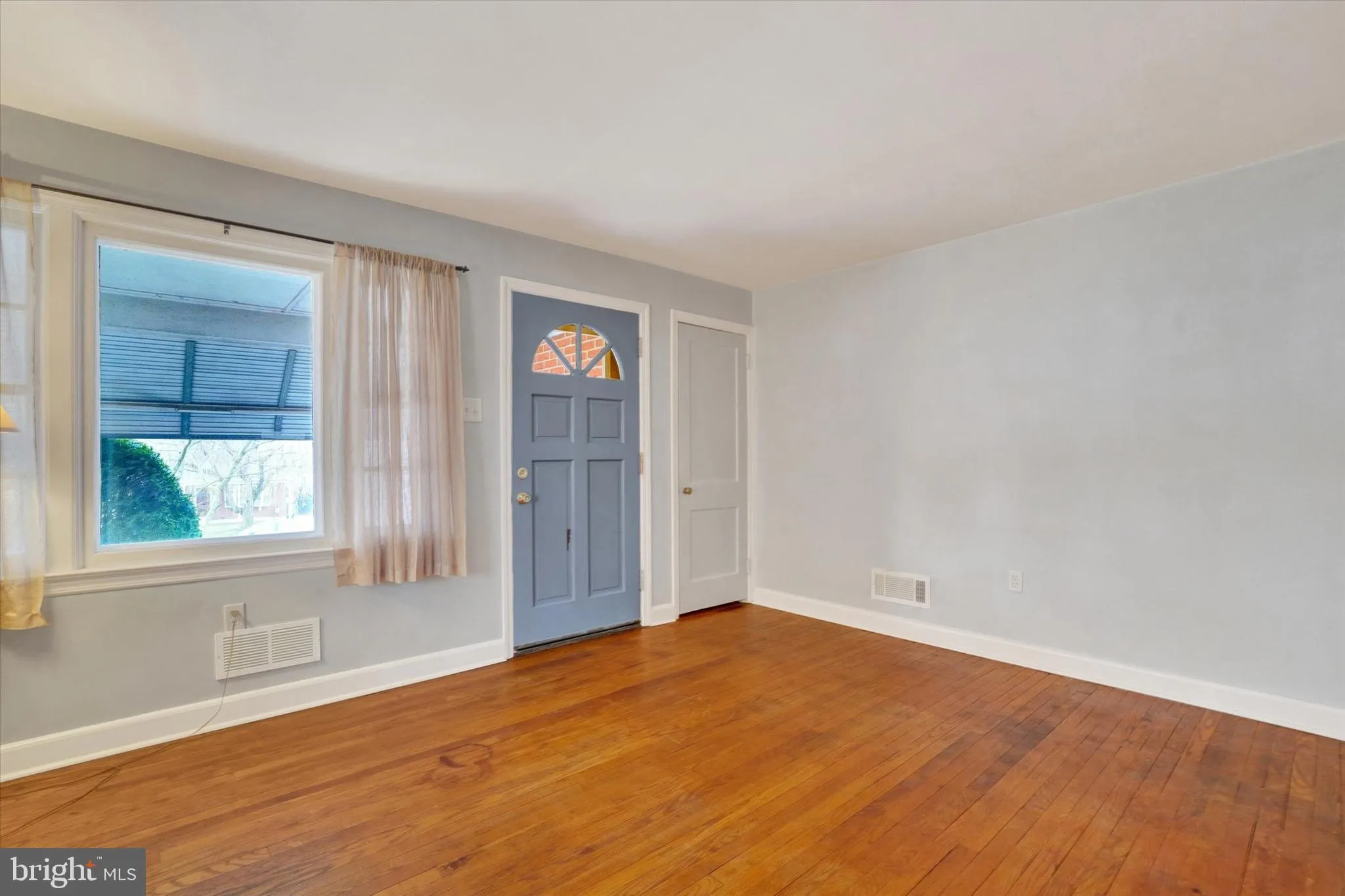 York, Pennsylvania 17404, United States, 2 Bedrooms Bedrooms, ,1 BathroomBathrooms,Residential,Pending,742