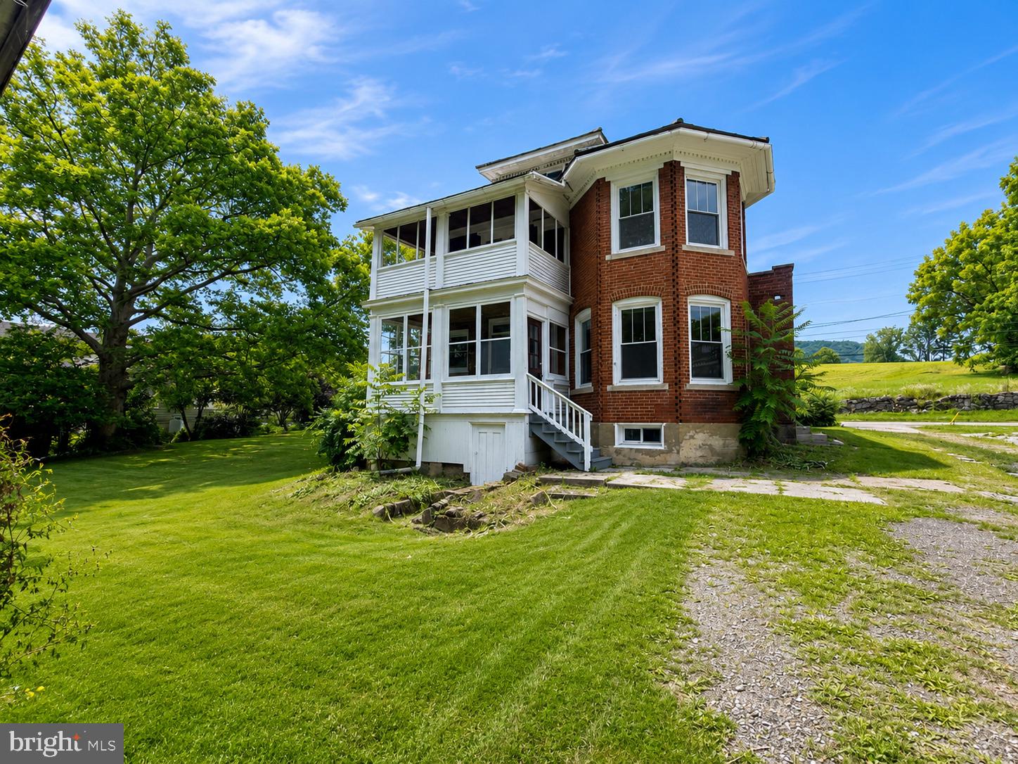 149 W MAIN