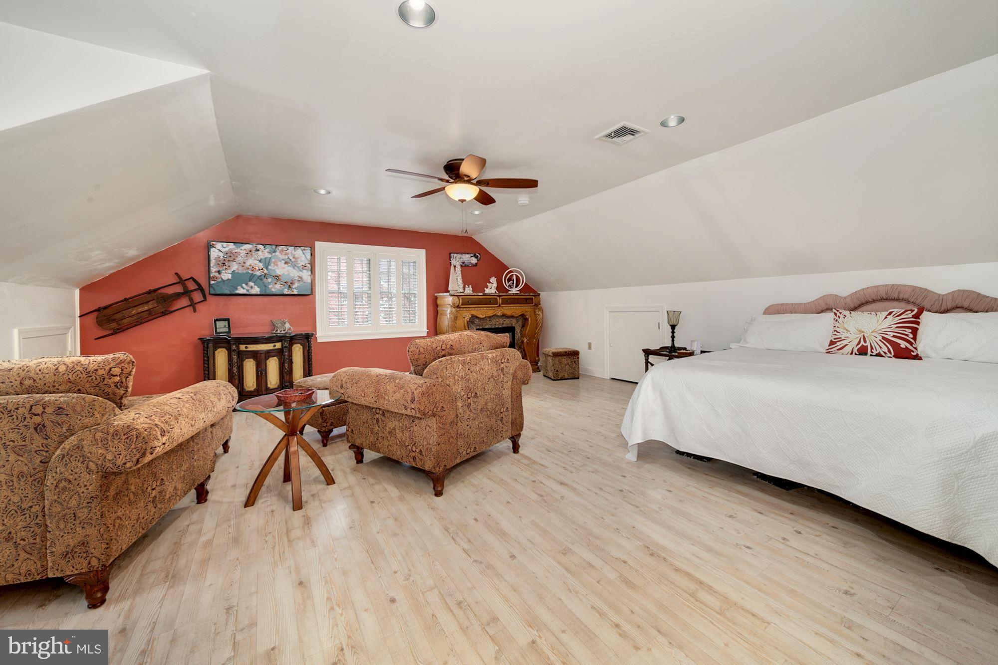 WHITETAIL MOUNTAINSIDE HOMES - Residential