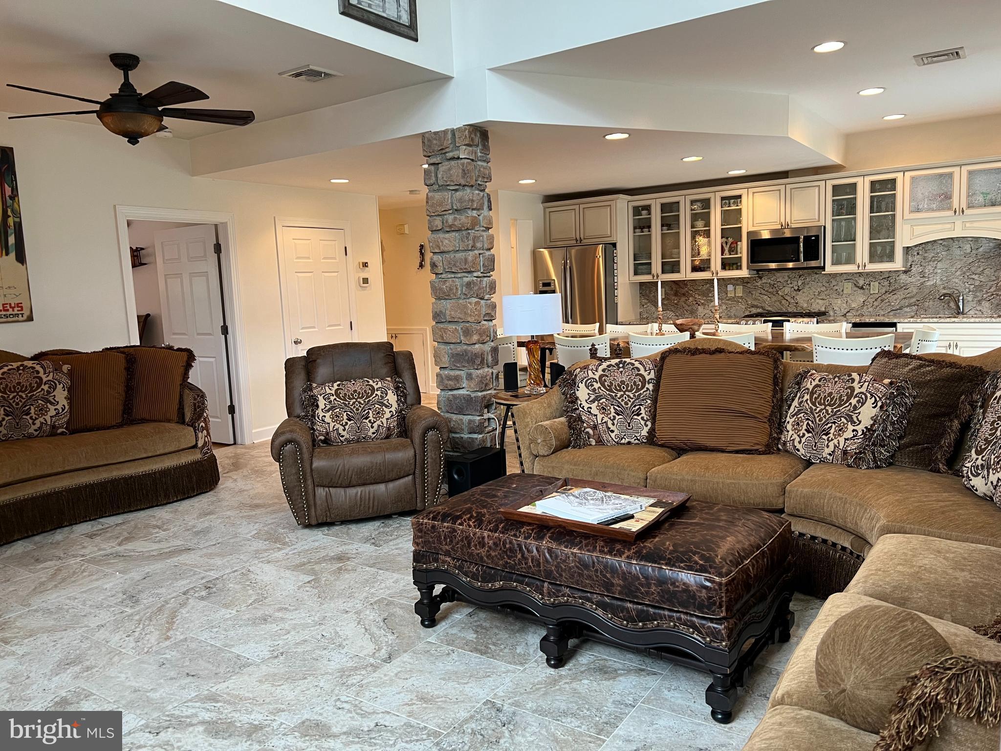 WHITETAIL MOUNTAINSIDE HOMES - Residential