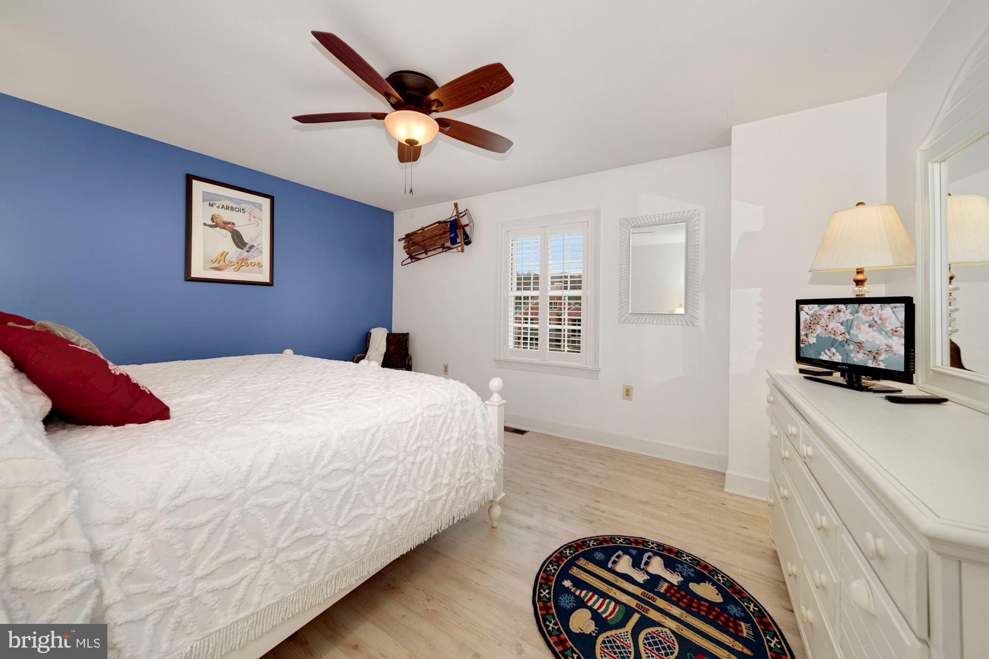 WHITETAIL MOUNTAINSIDE HOMES - Residential