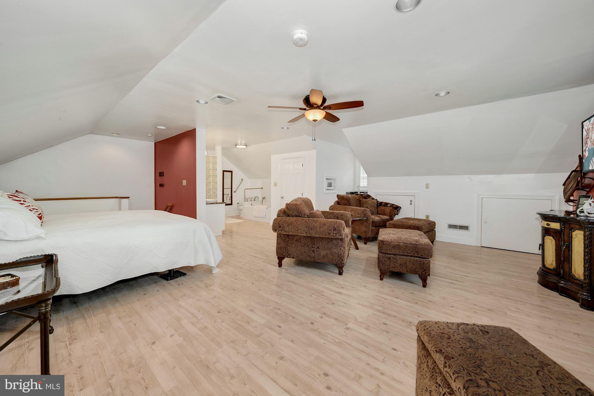 WHITETAIL MOUNTAINSIDE HOMES - Residential