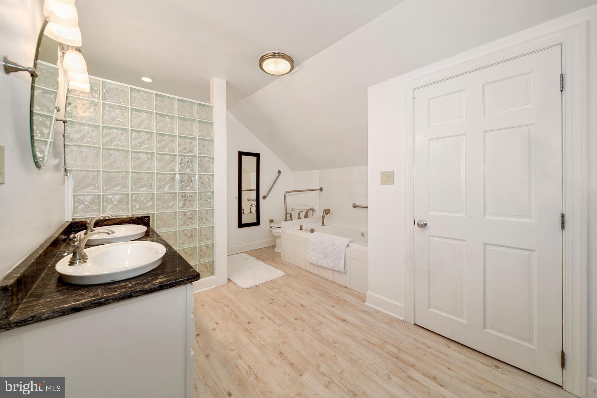 WHITETAIL MOUNTAINSIDE HOMES - Residential