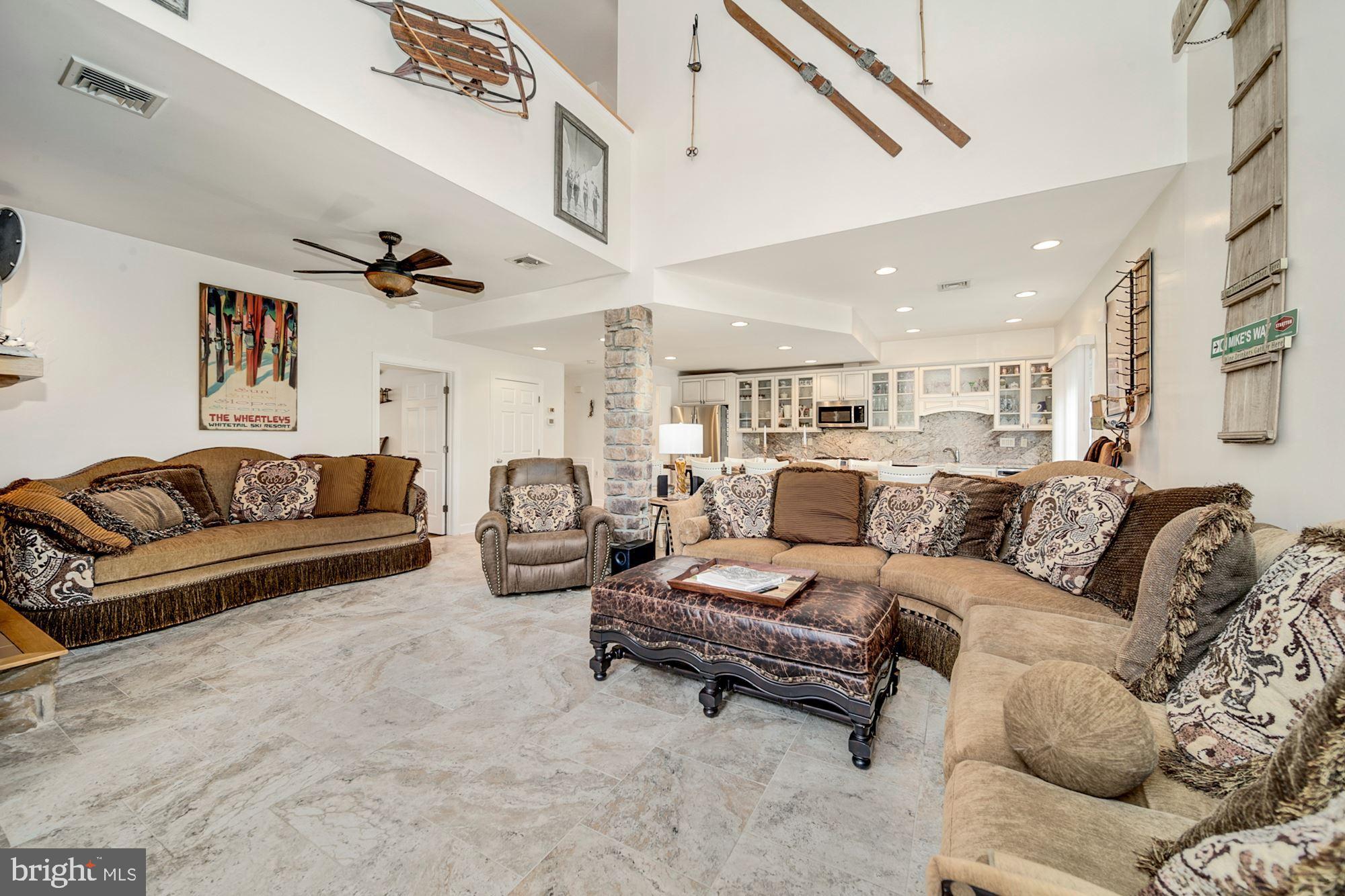 WHITETAIL MOUNTAINSIDE HOMES - Residential