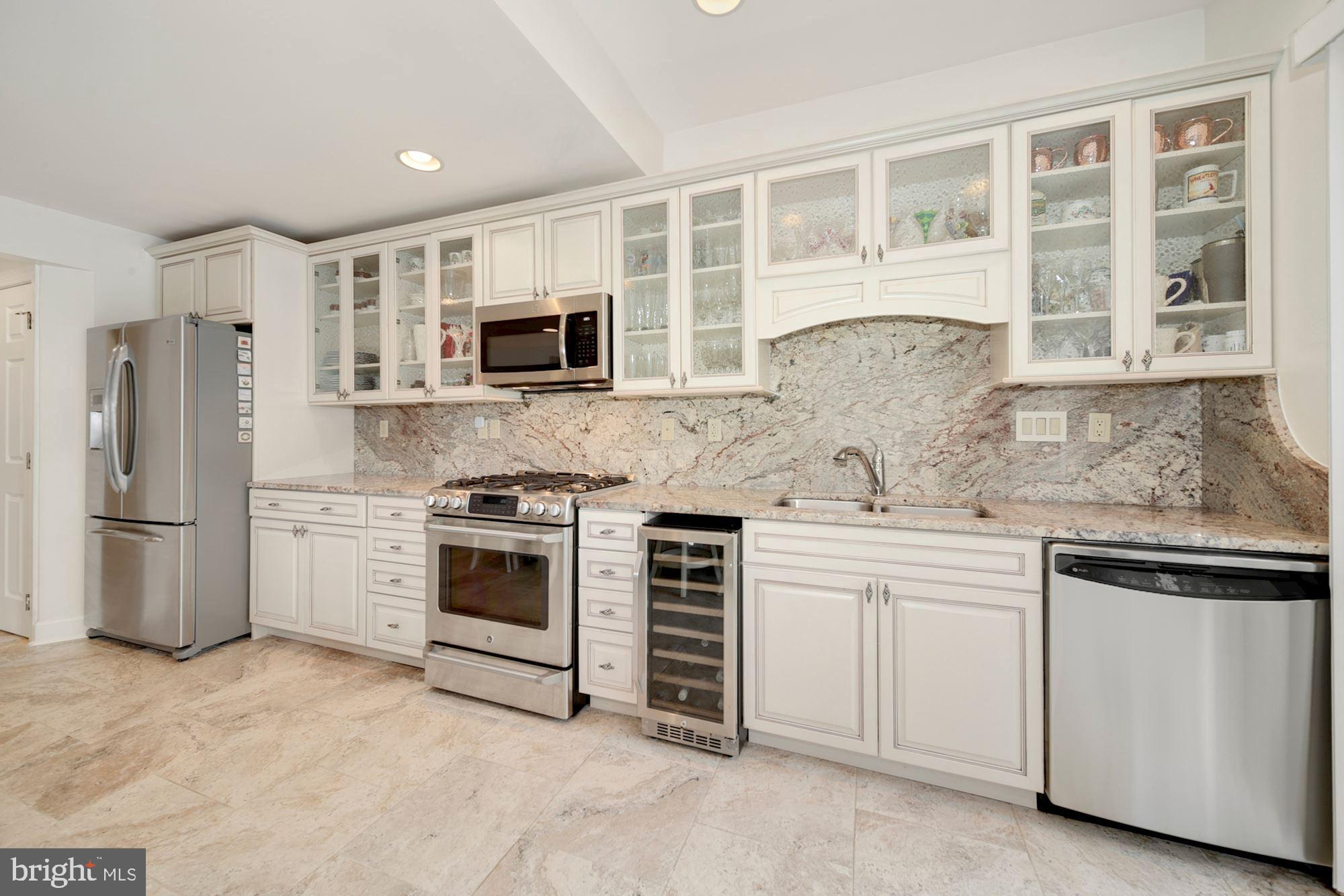 WHITETAIL MOUNTAINSIDE HOMES - Residential